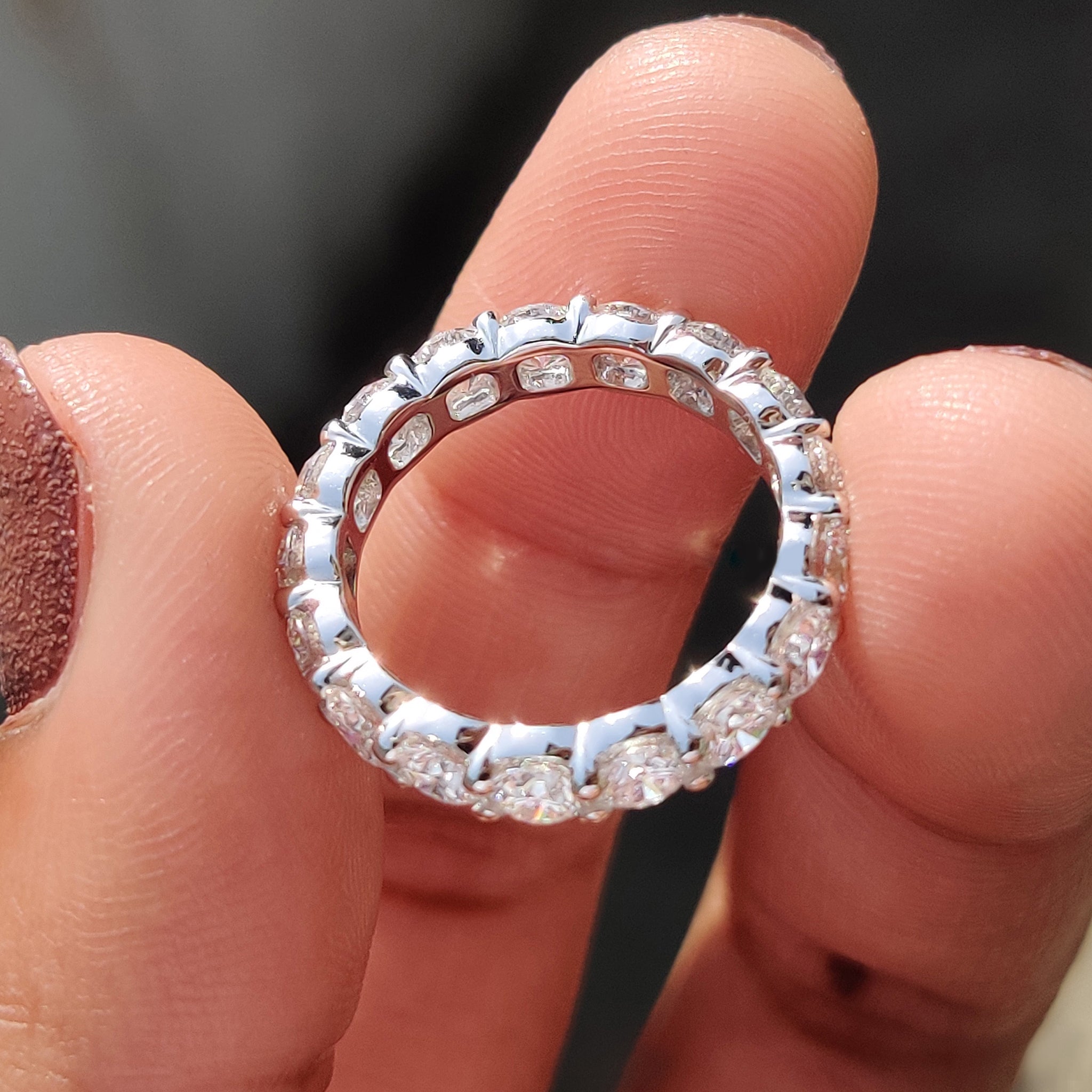 White Gold Engagement Band – Round Diamond
