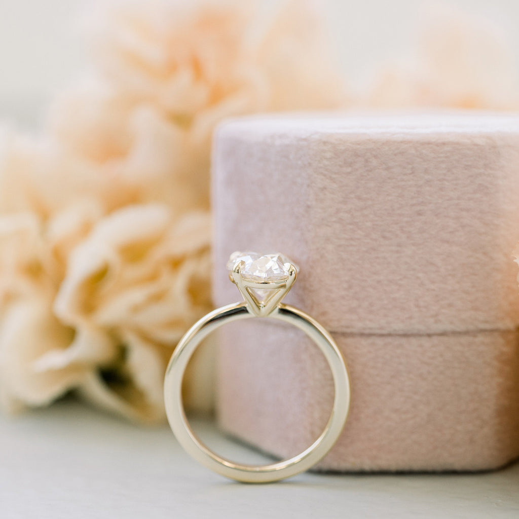 2.0 CT Oval Cut Moissanite Solitaire Setting Engagement Ring