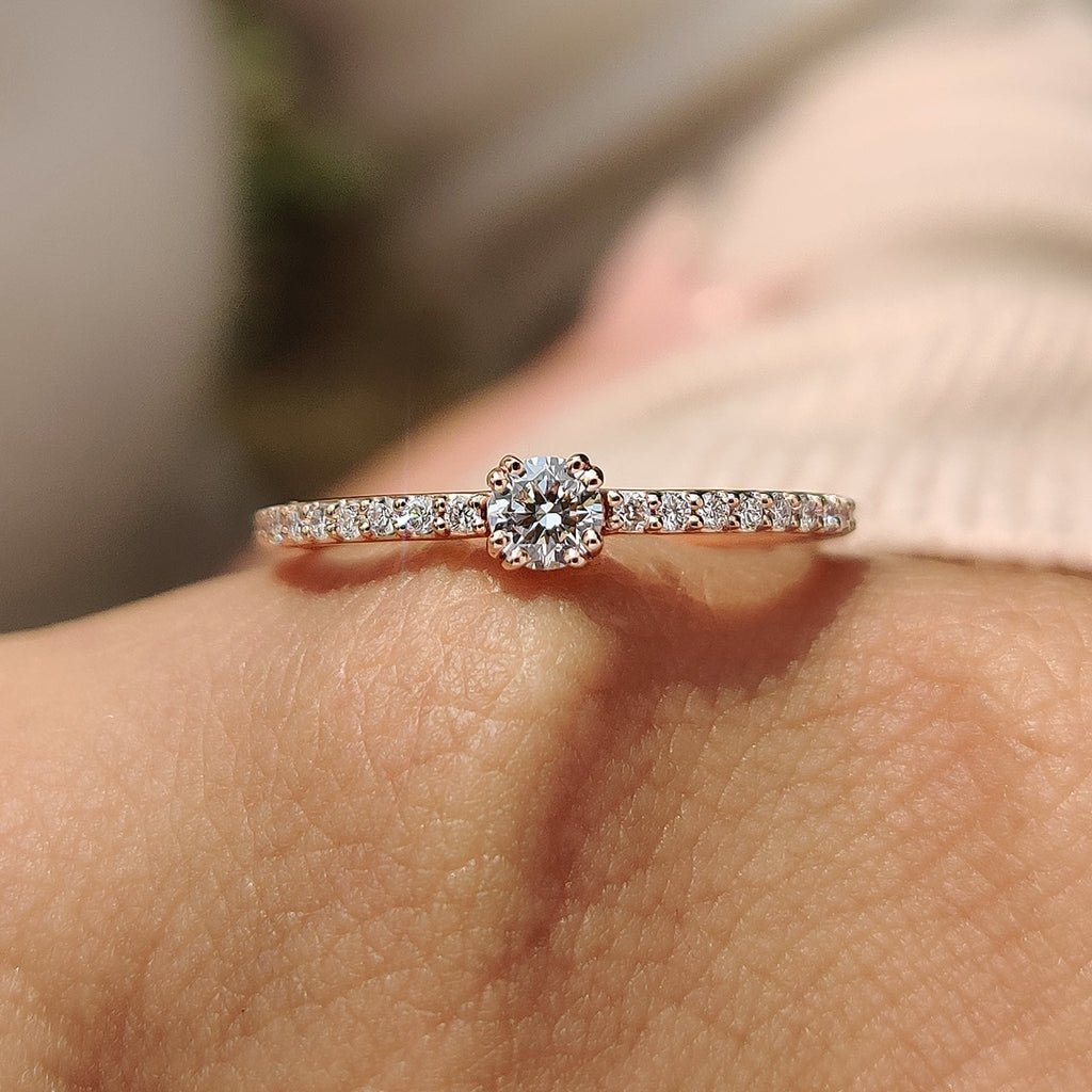 Round Cut Minimalist Engagement Ring