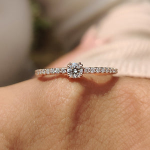 Round Cut Minimalist Engagement Ring