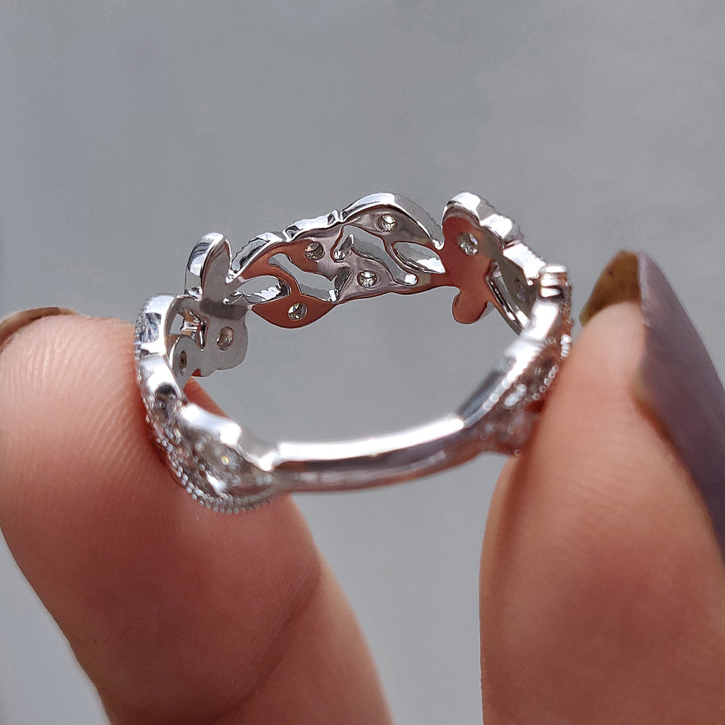 Vintage Style Wedding Band With Round Moissanite