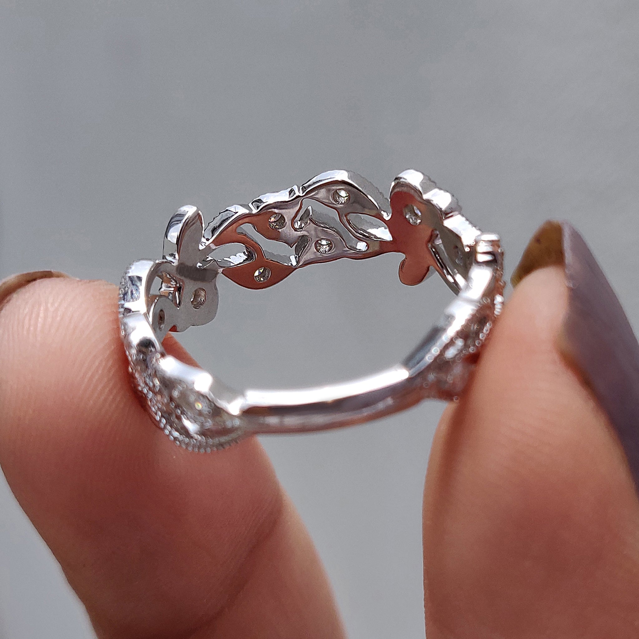 Vintage Style Wedding Band With Round Moissanite