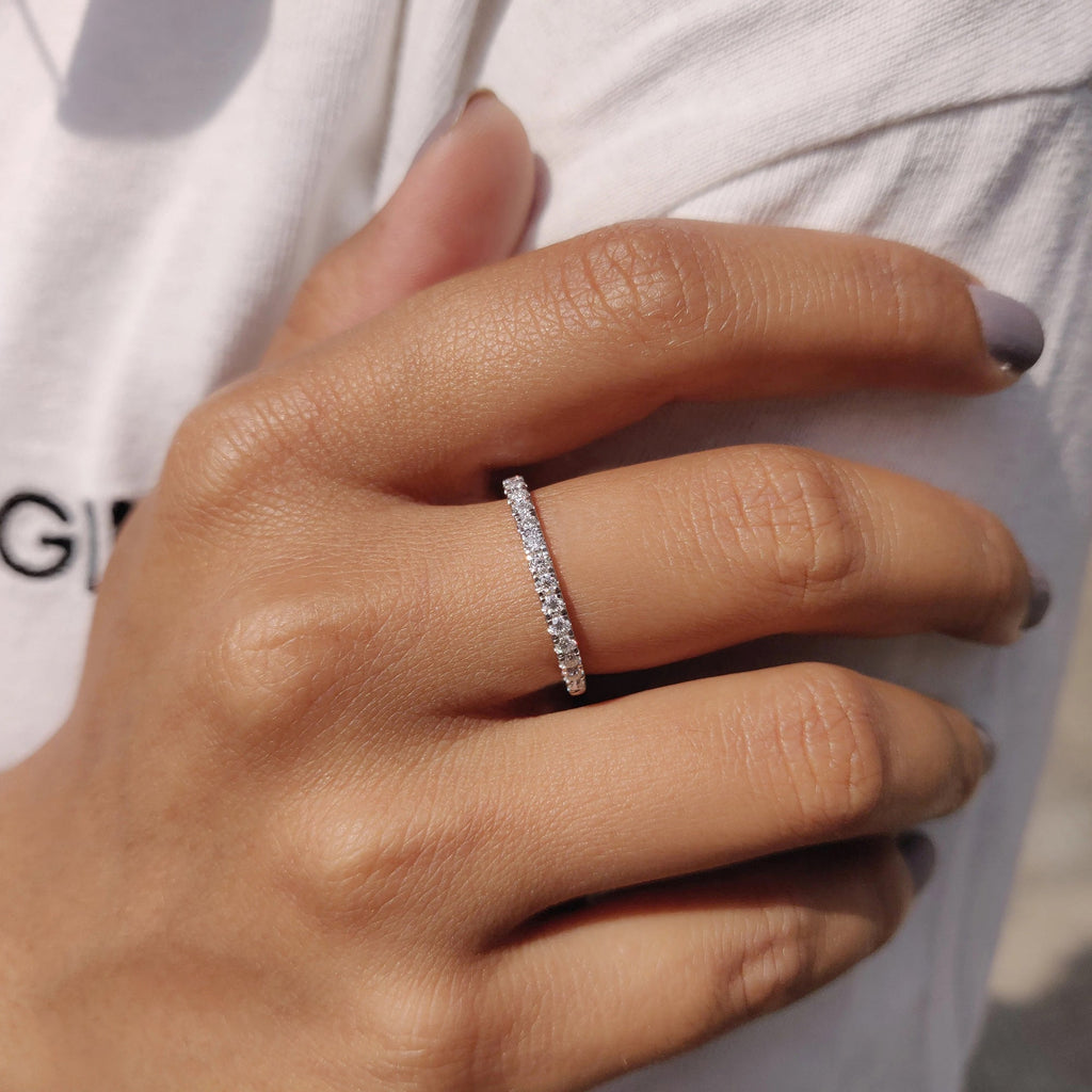 Round Cut White Gold Moissanite Wedding Band