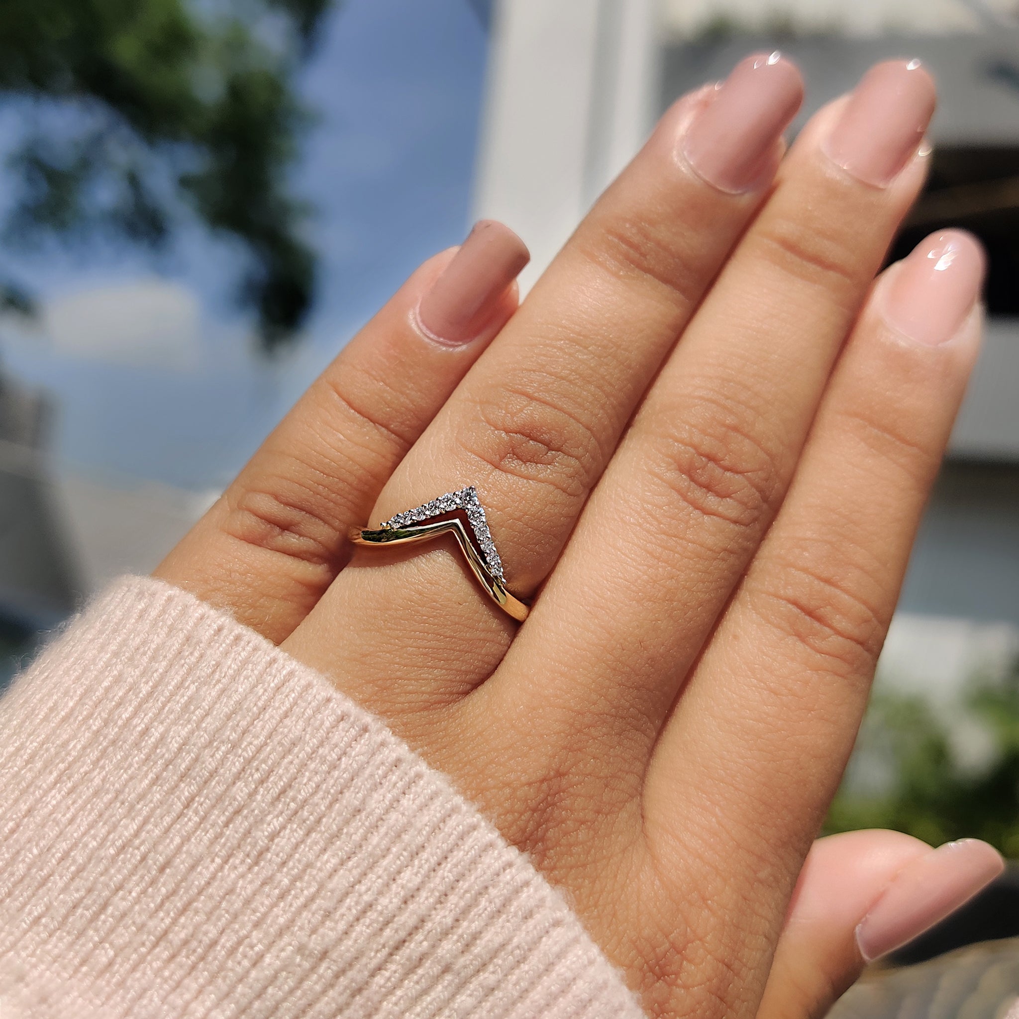 Round Cut Chevron Wedding Band