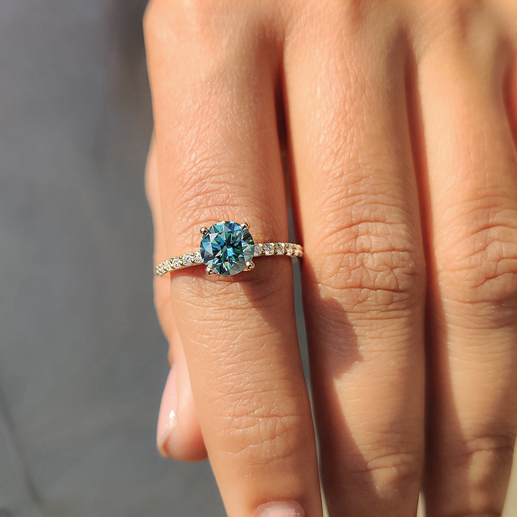 Round Cut Engagement Ring With Round Cut Pave Style