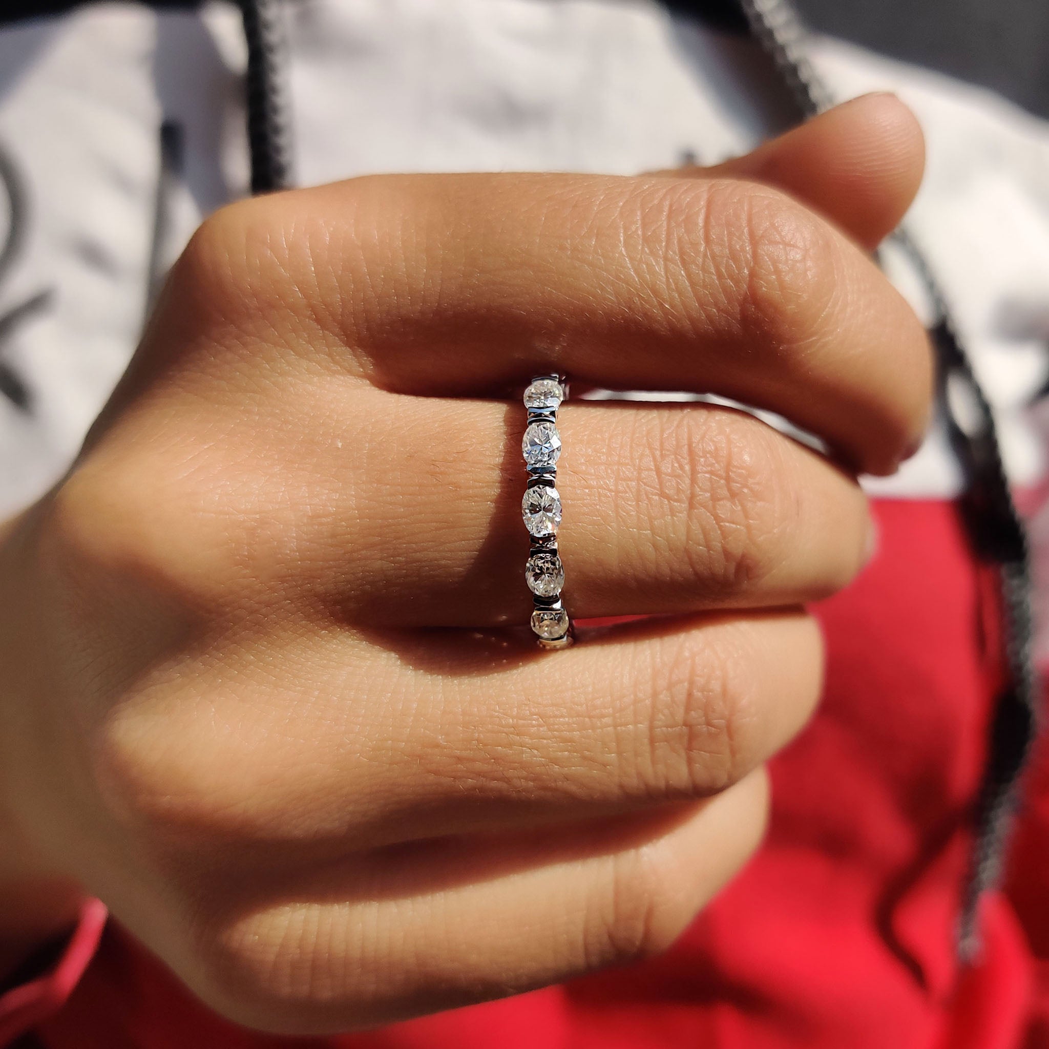Full Eternity East West Oval Wedding Band Imagen principal del producto