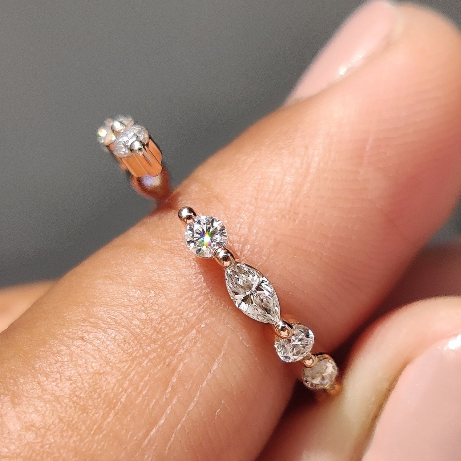 Open Gap Round And Marquise Wedding Band Hauptbild