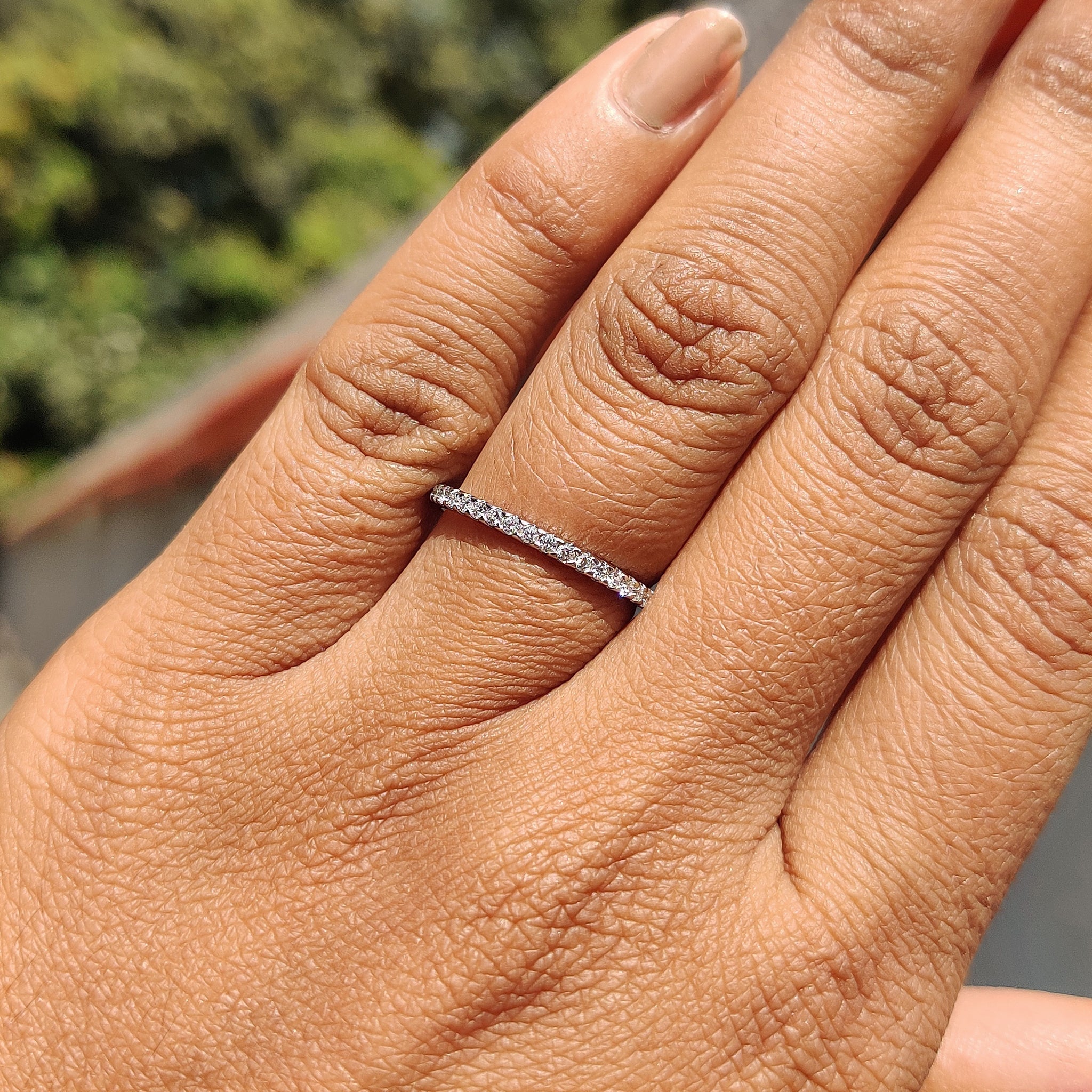 Half Eternity Wedding Band - Round Diamonds Imagen secundaria del producto