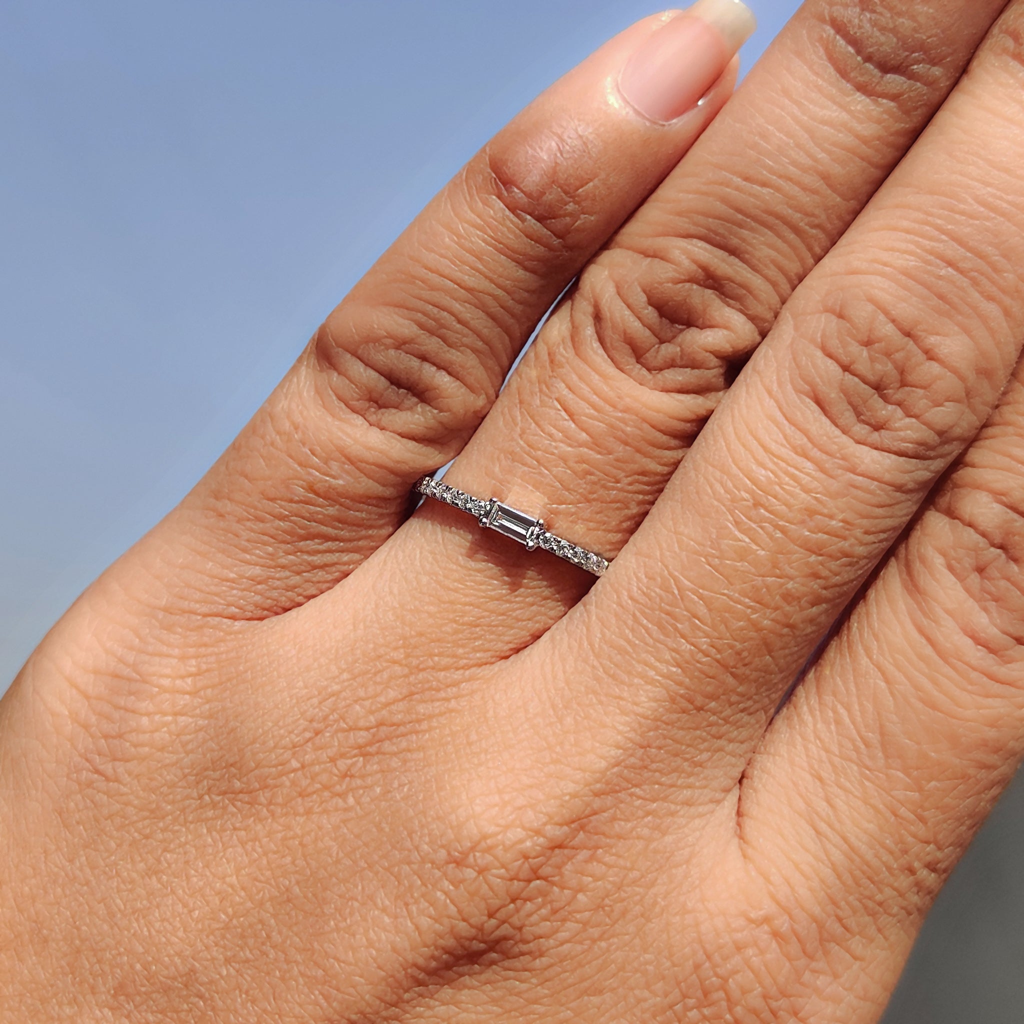 Round And Baguette Diamond Band In Half Eternity Style Image secondaire du produit