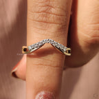 Curved Wedding Band With Round Cut Diamond