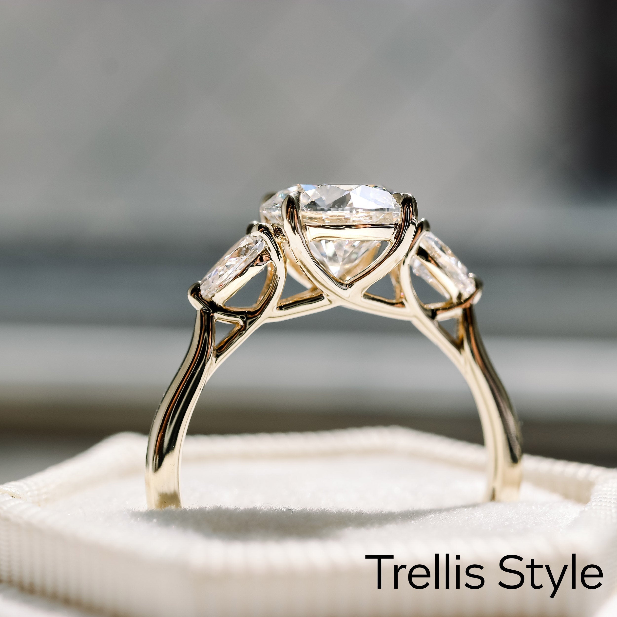 2.0 CT Round Cut Moissanite Three Stones Engagement Ring