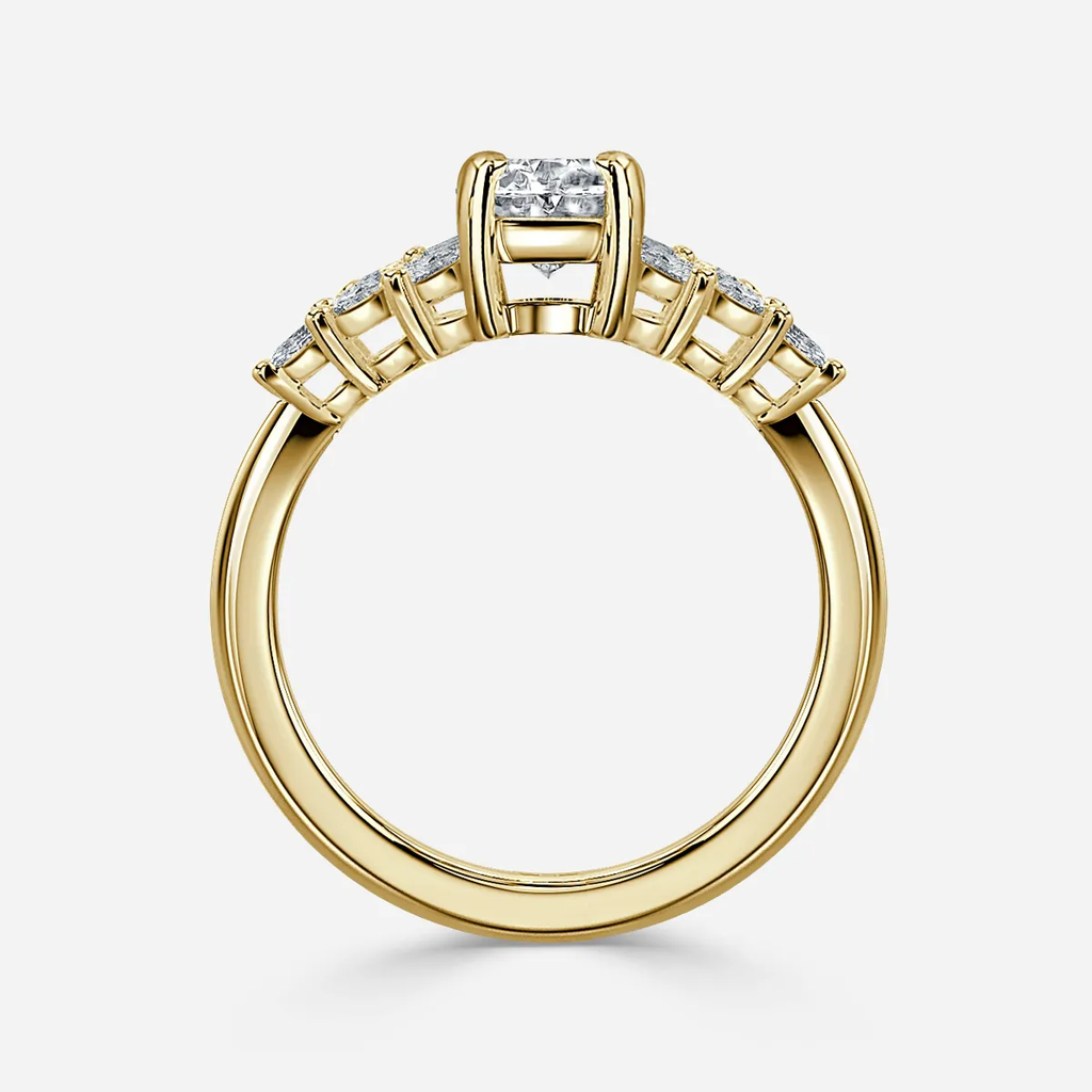 0.90 CT-2.0 CT Oval Moissanite Cluster Engagement Ring