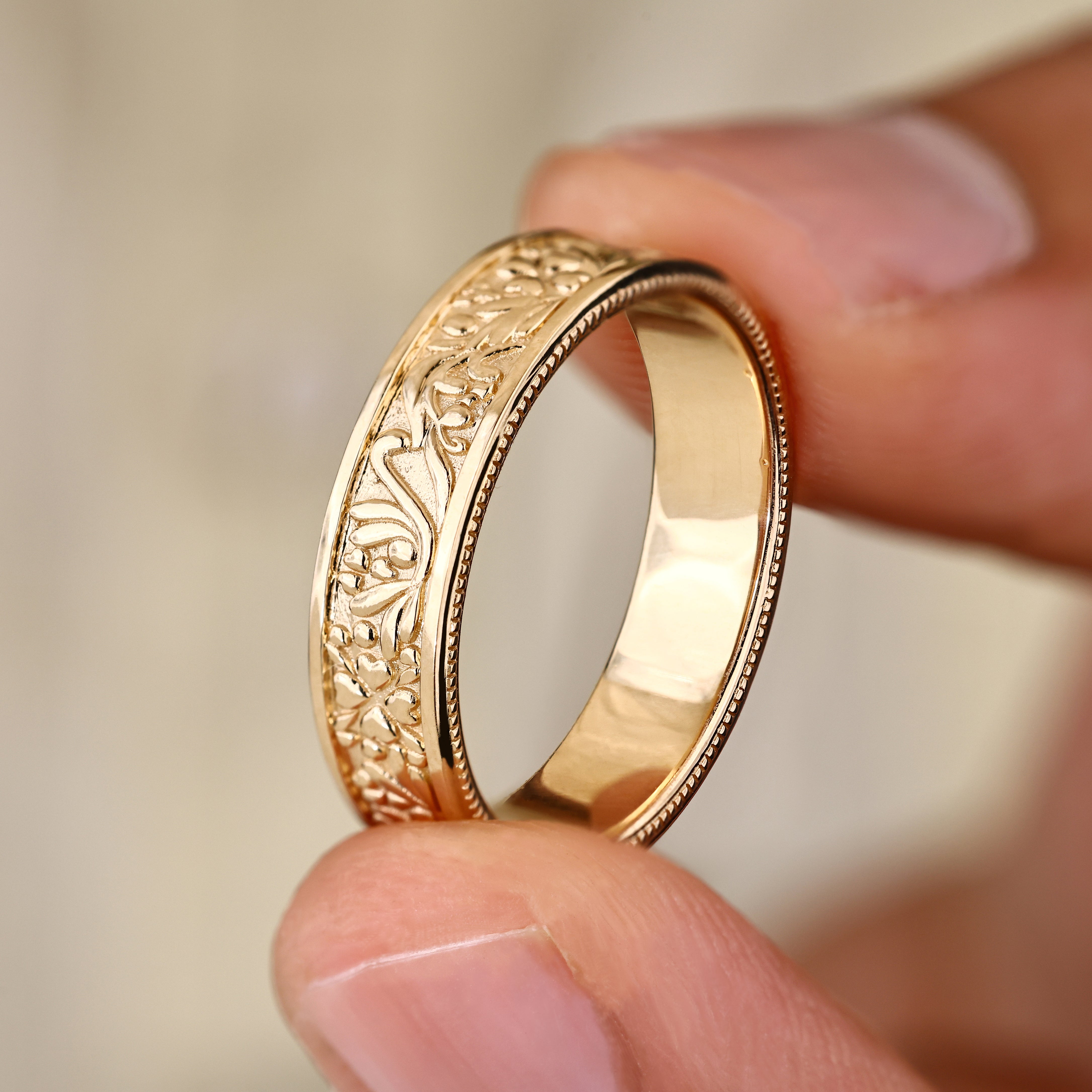 Comfort Fit Mens Wedding Band In Vintage Style Main image