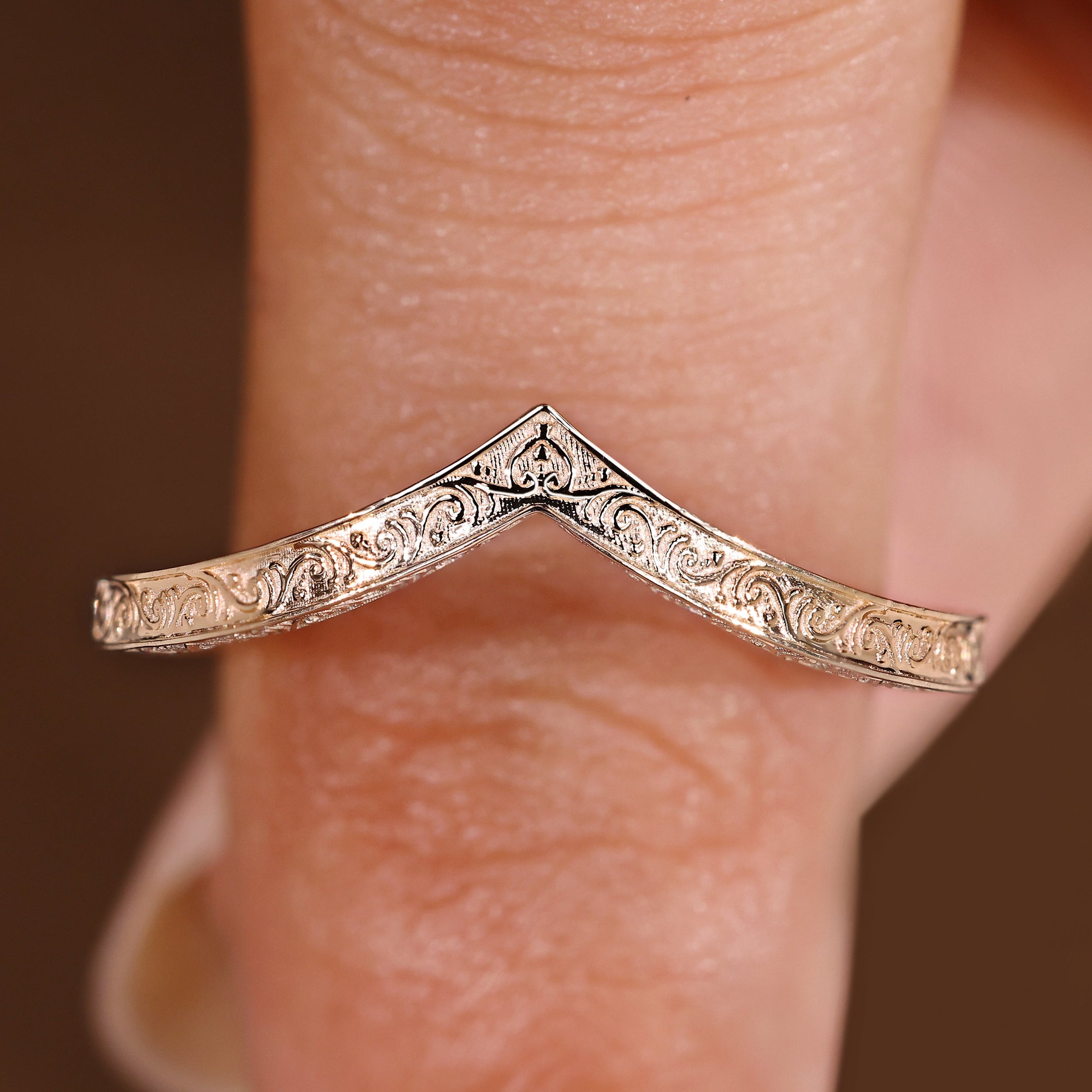 Curved Vintage Wedding Band Imagen principal del producto