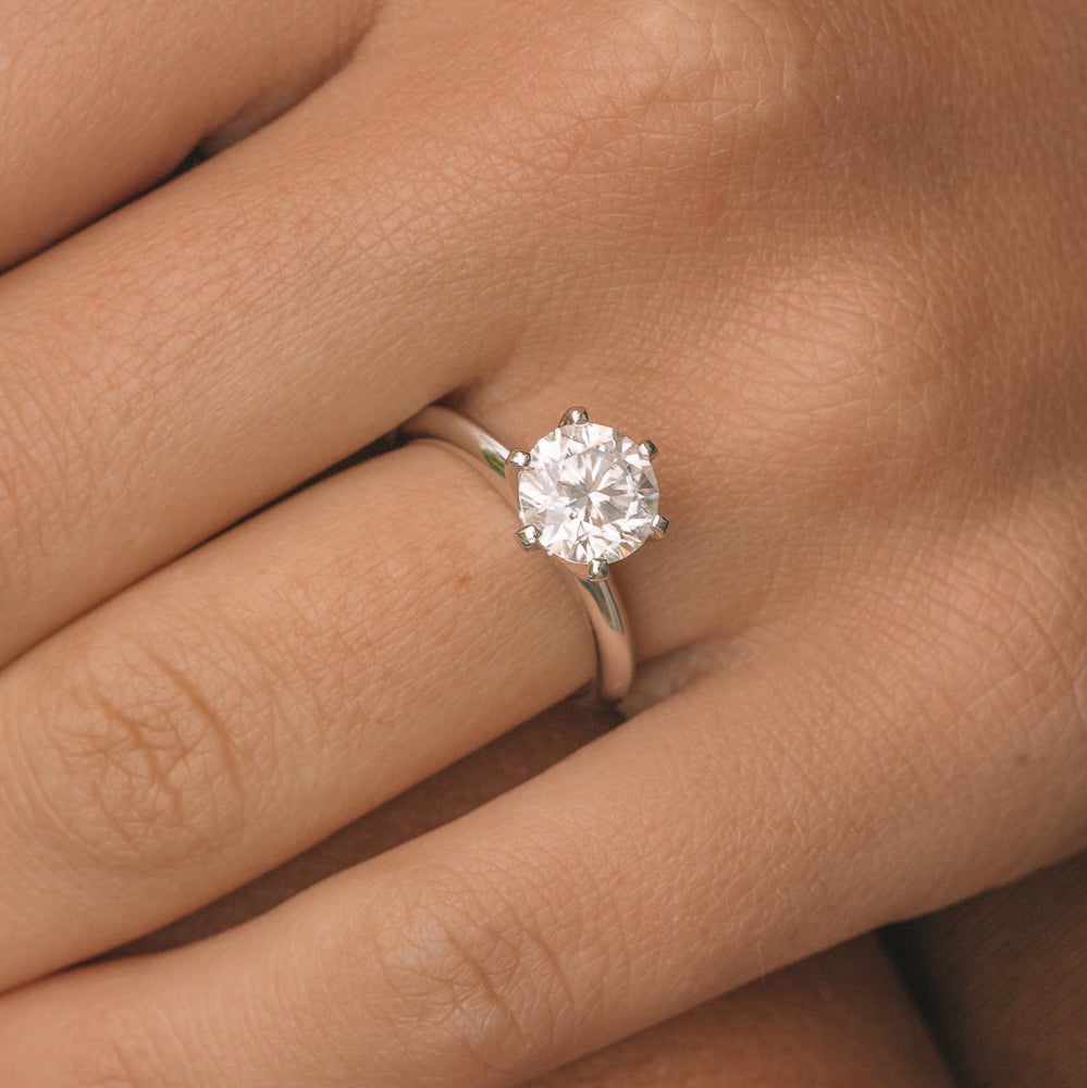 2.0 CT Round Moissanite Solitaire Engagement Ring