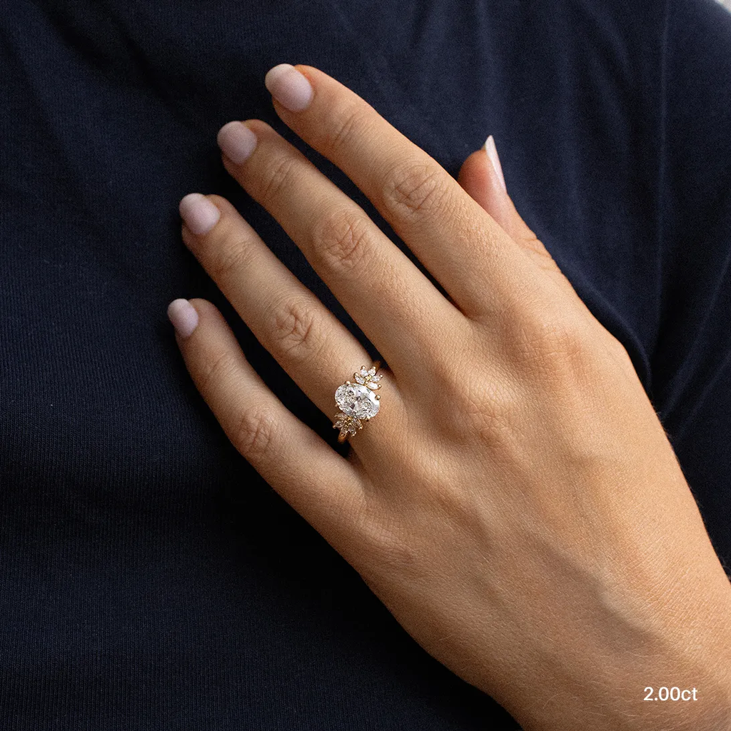0.90 CT-2.0 CT Oval Moissanite Cluster Engagement Ring