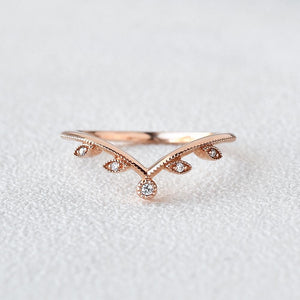 Round Brilliant Cut Curved Vintage Style Wedding Band