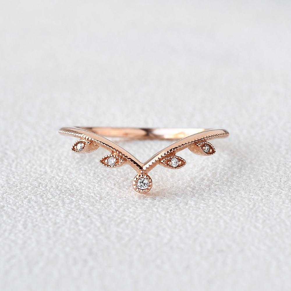 Round Brilliant Cut Curved Vintage Style Wedding Band