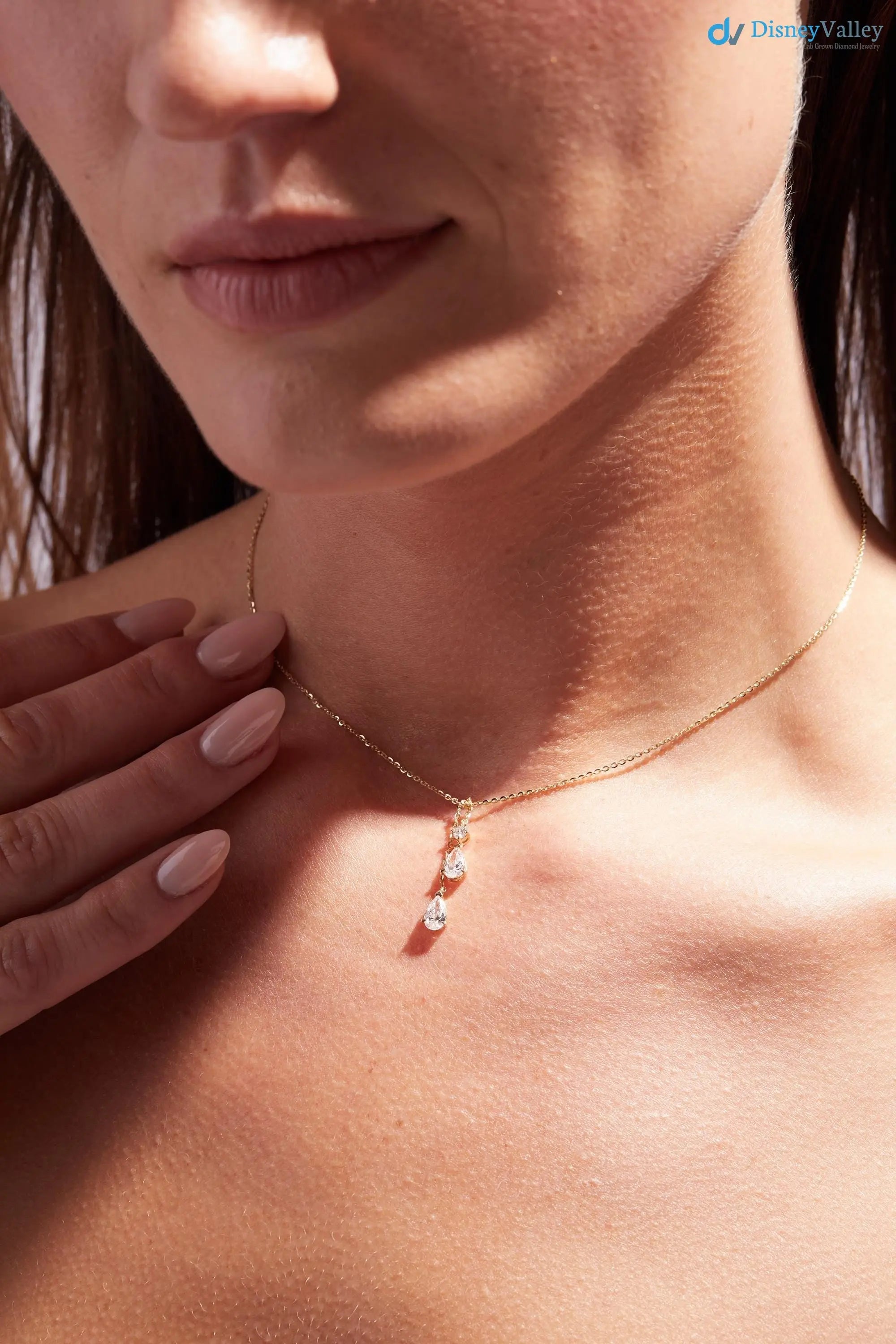 Dainty Drop Necklace: Pear & Round Lab Diamonds necklace DisneyValley Hauptbild