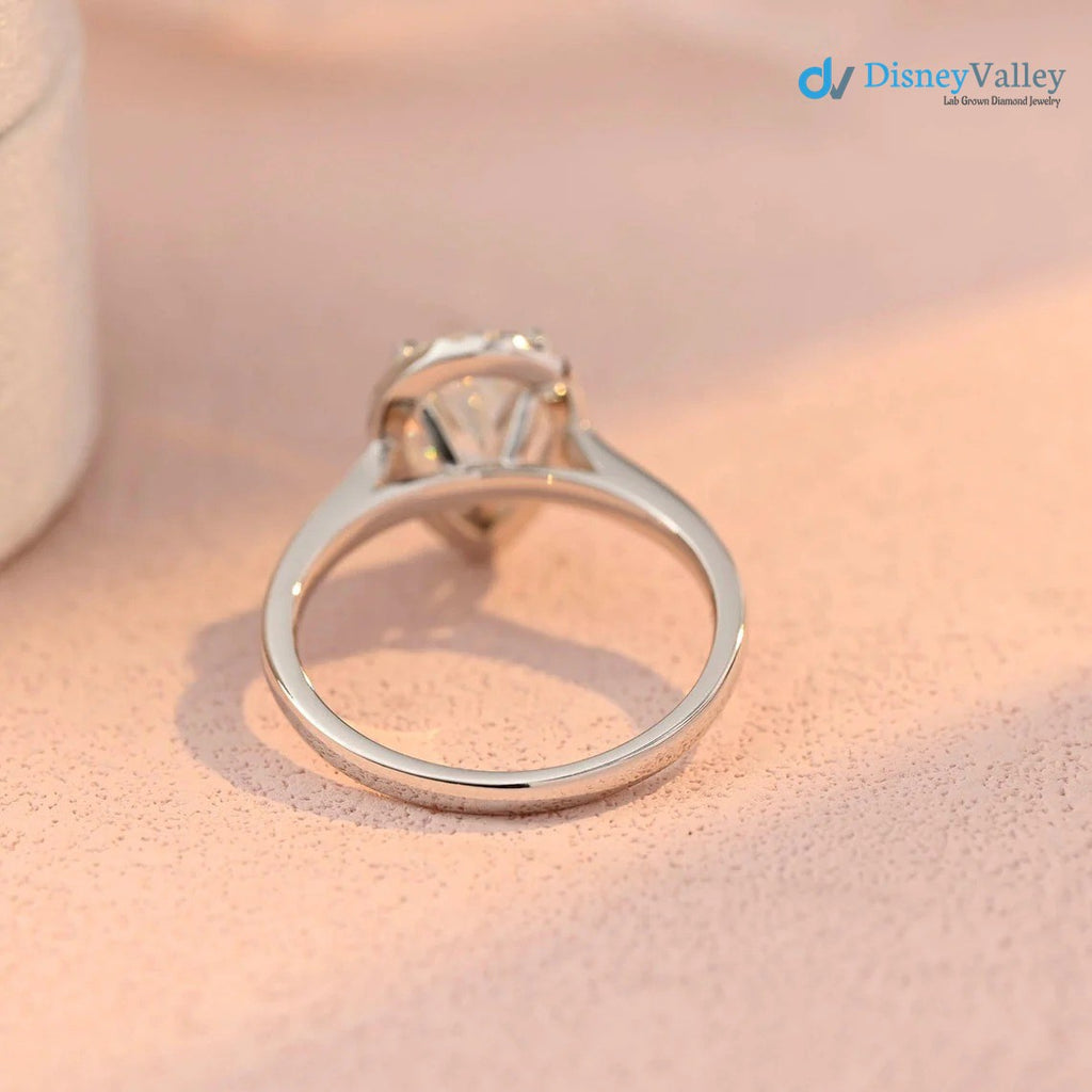 Birnenförmiger Moissanit-Halo-Verlobungsring