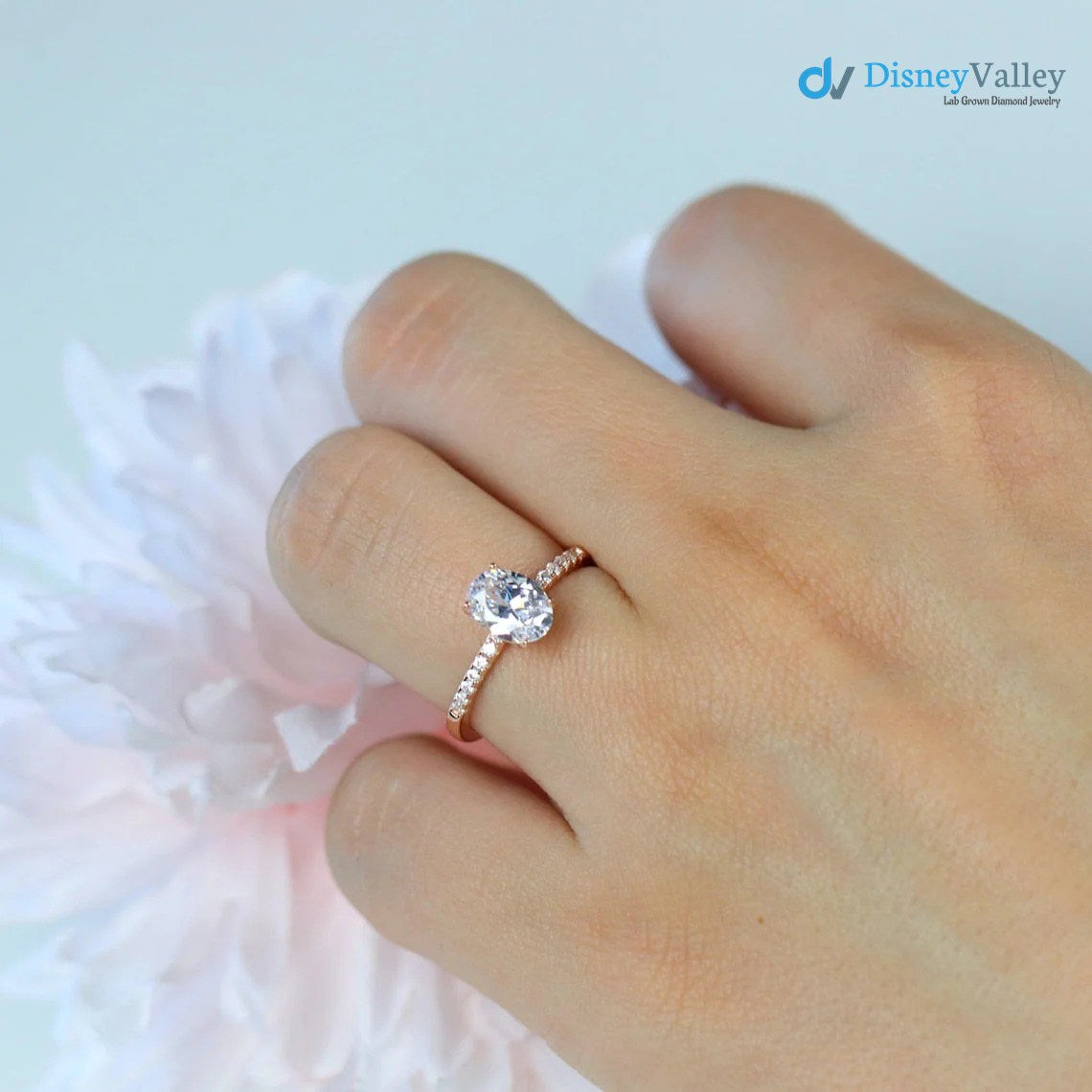 Oval Moissanite Pave Setting Engagement Ring Image principale du produit