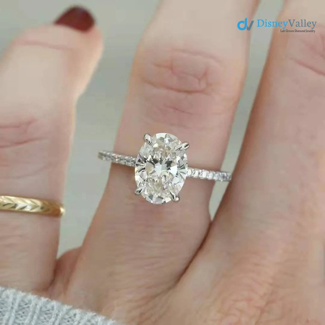 Oval Moissanite Pave Setting Engagement Ring Image principale du produit