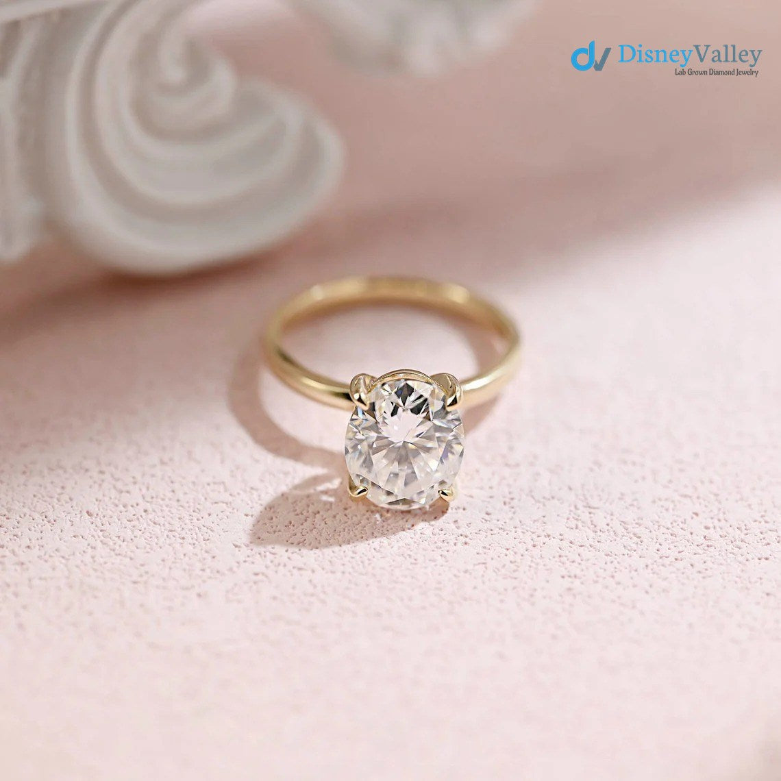 Oval Moissanite Solitaire Engagement Ring Image principale du produit