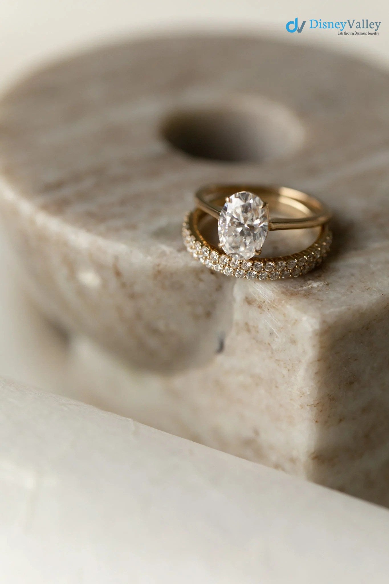 Oval Moissanite Solitaire Engagement Ring Image secondaire du produit