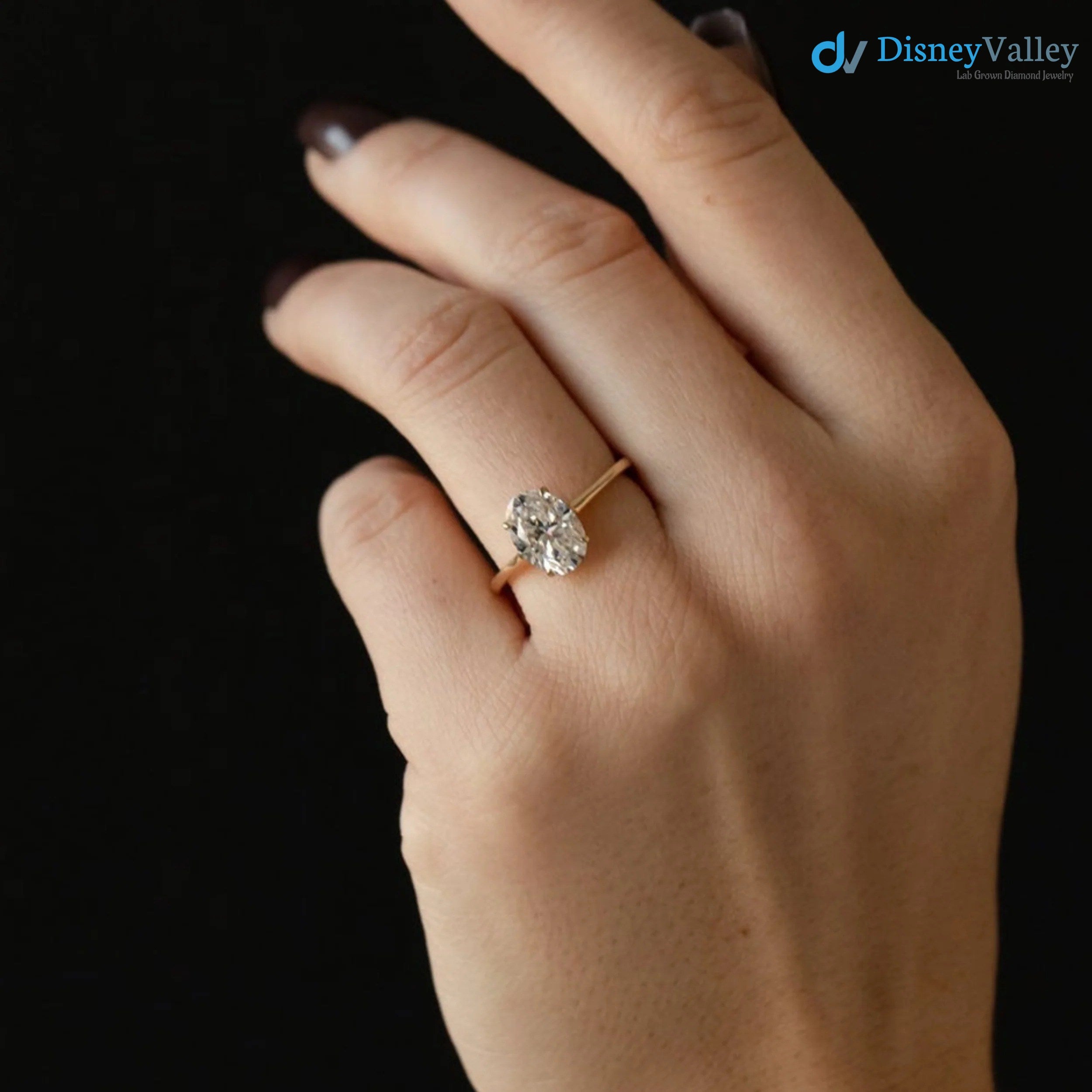 Oval Moissanite Solitaire Engagement Ring Image principale du produit