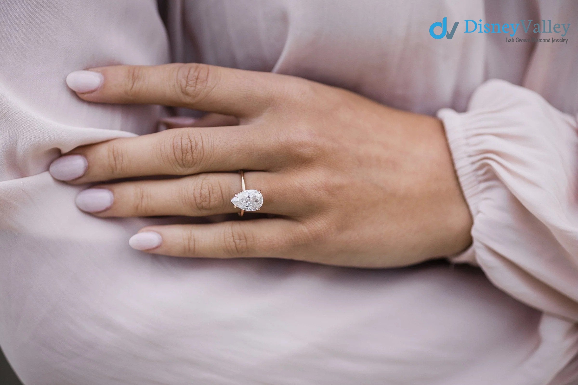 Pear Solitaire Moissanite Engagement Ring Image secondaire du produit