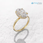 Ovaler Moissanit-Verlobungsring mit verstecktem Halo