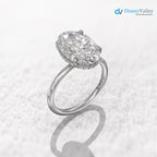 Ovaler Moissanit-Verlobungsring mit verstecktem Halo