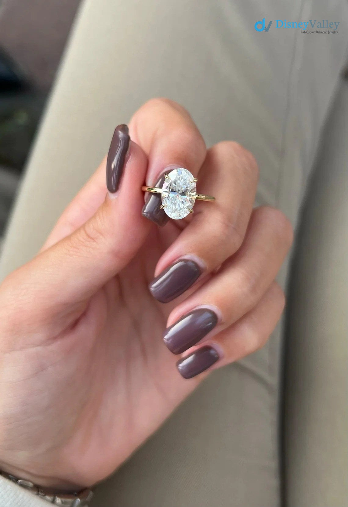 Oval Moissanite Hidden Halo Engagement Ring Image secondaire du produit