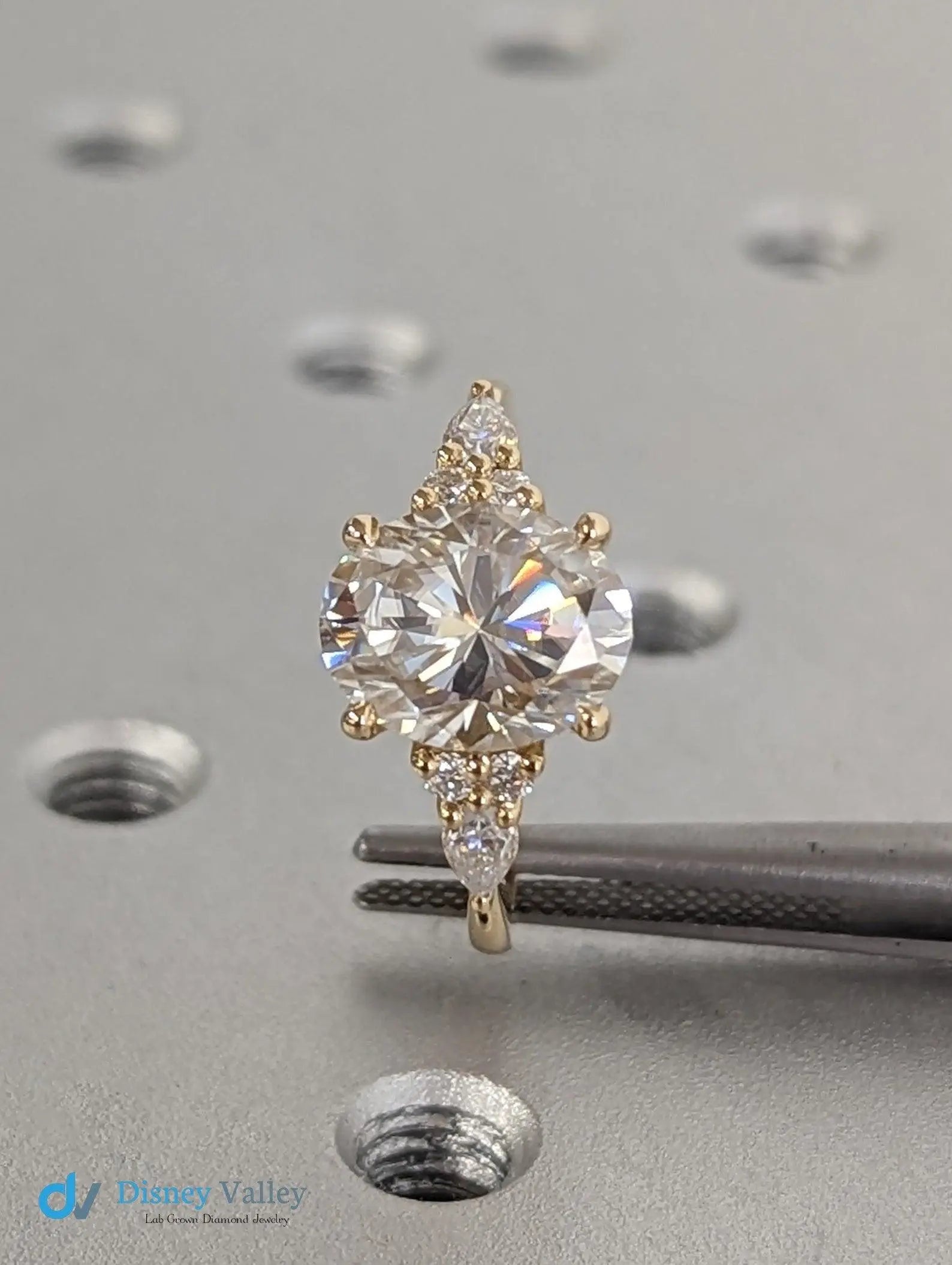 Unique 2.5ct Oval Lab Diamond Luxury 18K Yellow Gold Engagement Ring - DisneyValley