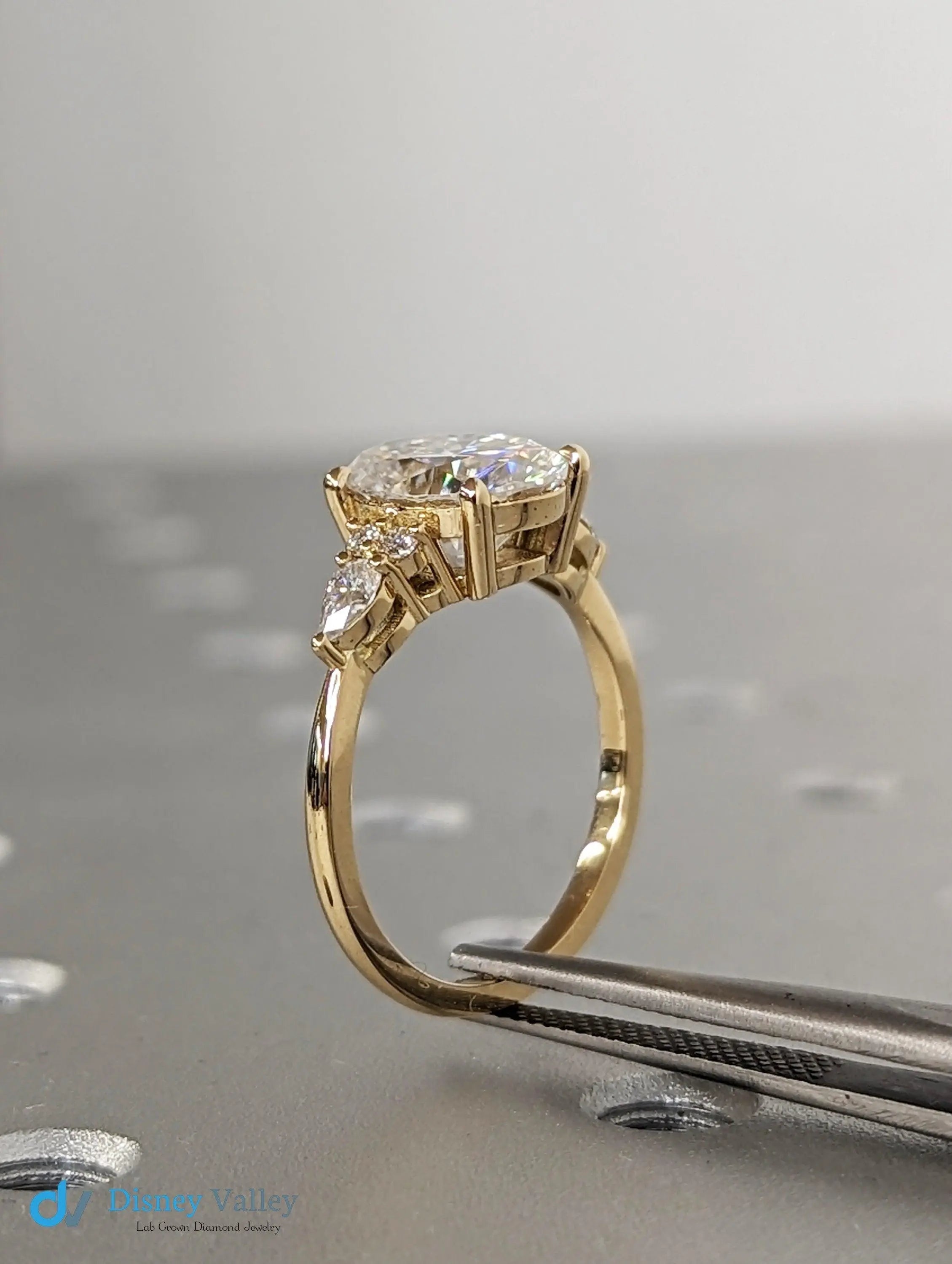 Unique 2.5ct Oval Lab Diamond Luxury 18K Yellow Gold Engagement Ring - DisneyValley