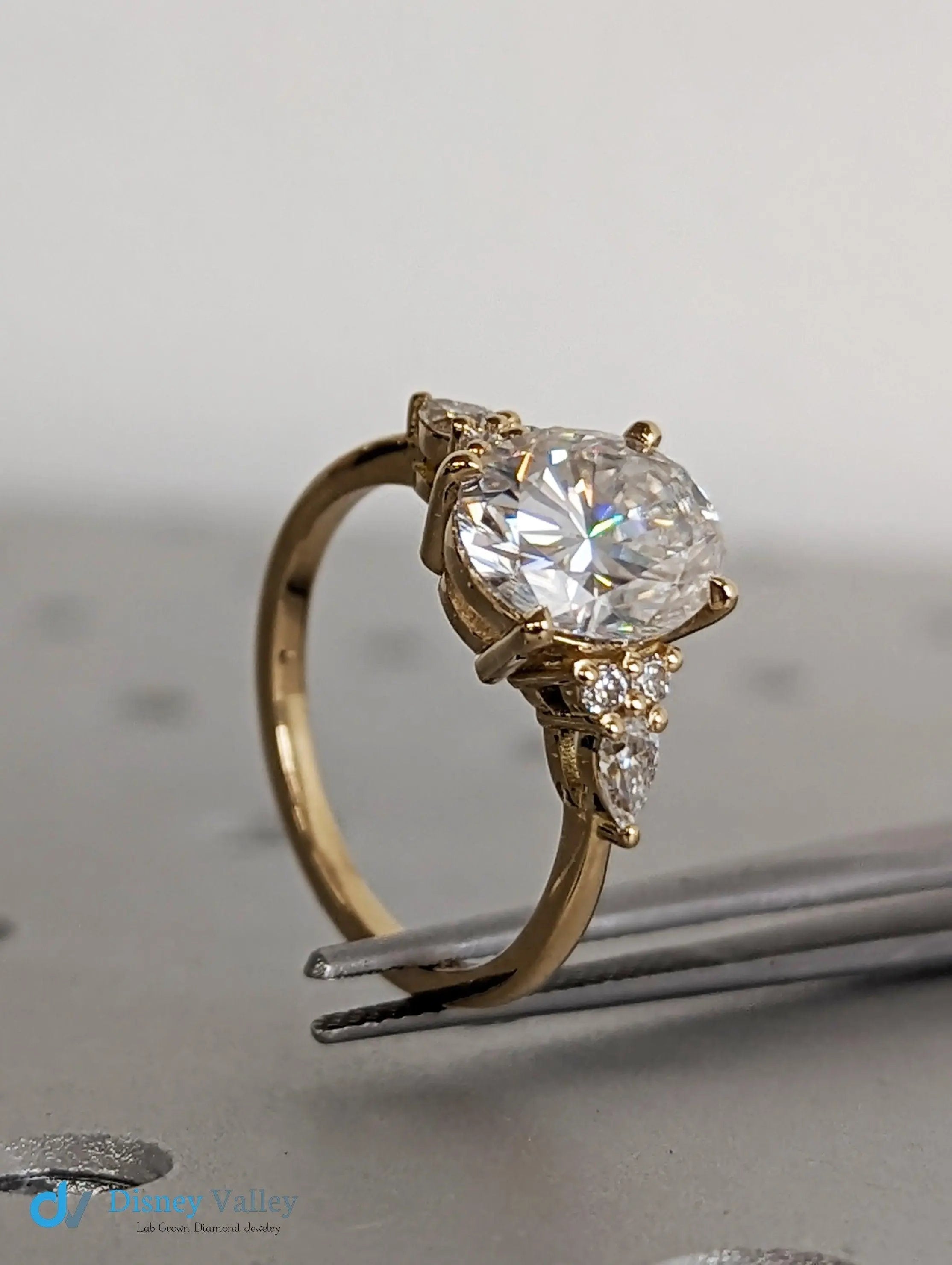 Unique 2.5ct Oval Lab Diamond Luxury 18K Yellow Gold Engagement Ring - DisneyValley