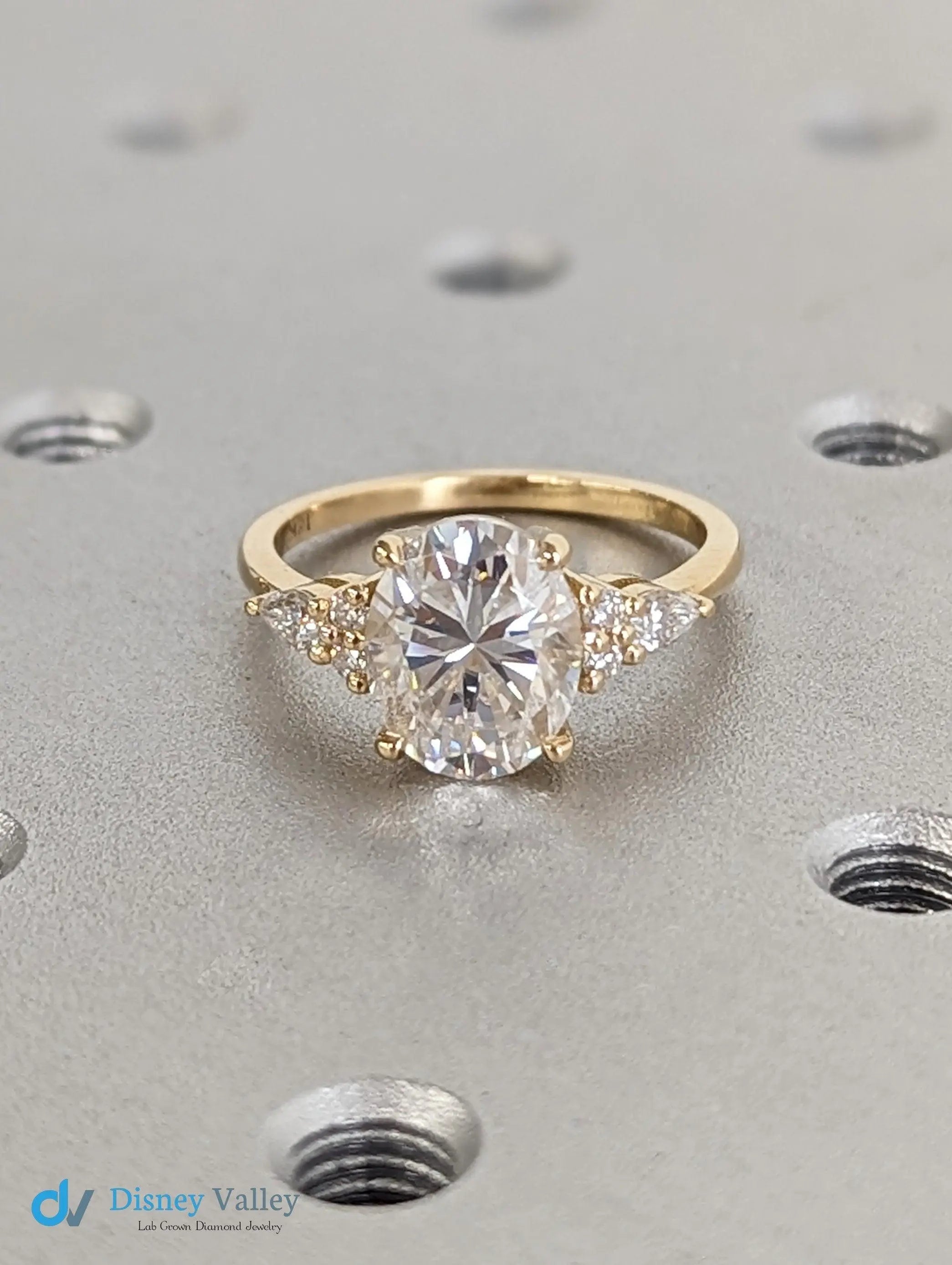Unique 2.5ct Oval Lab Diamond Luxury 18K Yellow Gold Engagement Ring - DisneyValley