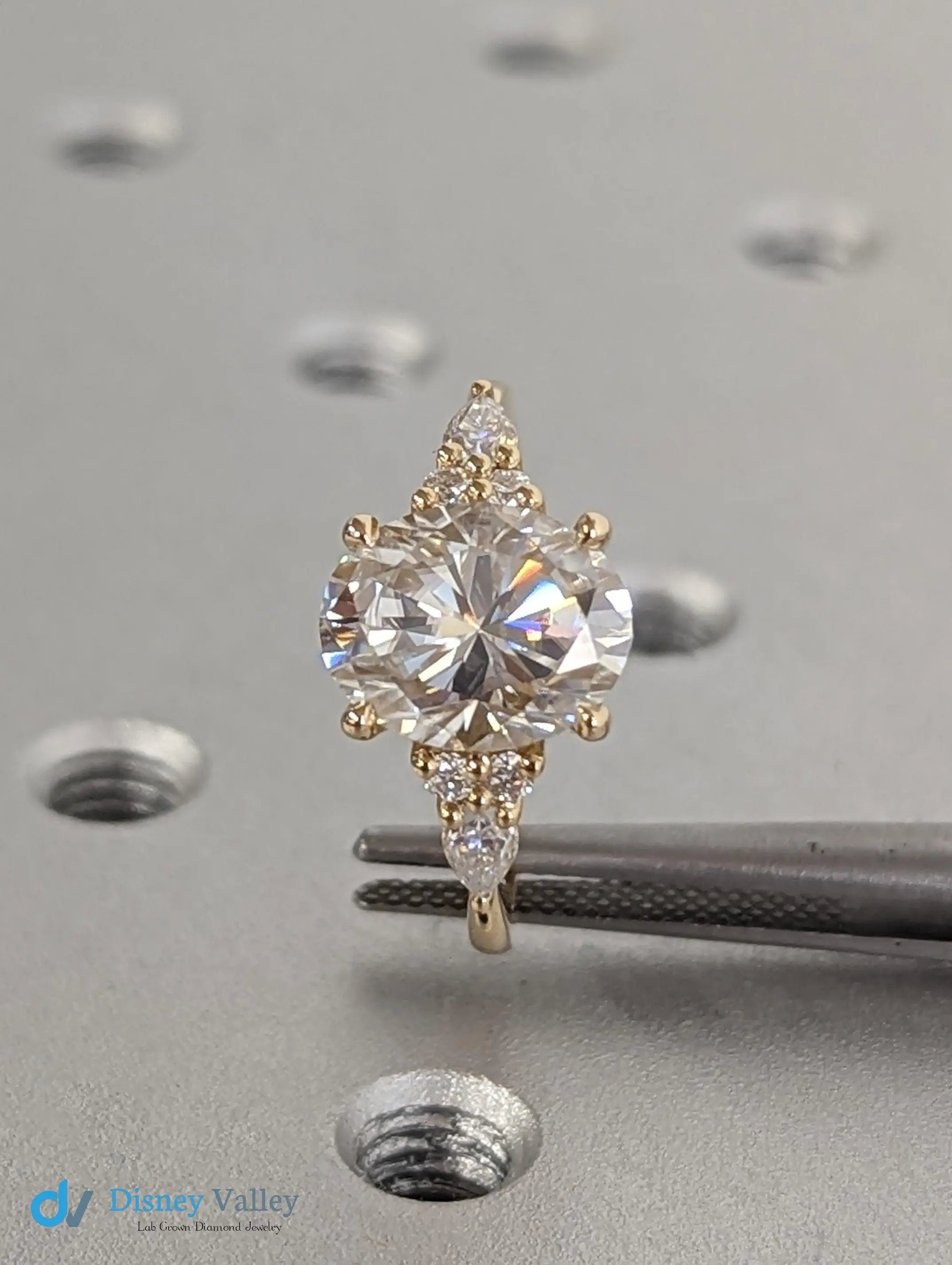 Unique 2.5ct Oval Lab Diamond Luxury 18K Yellow Gold Engagement Ring - DisneyValley