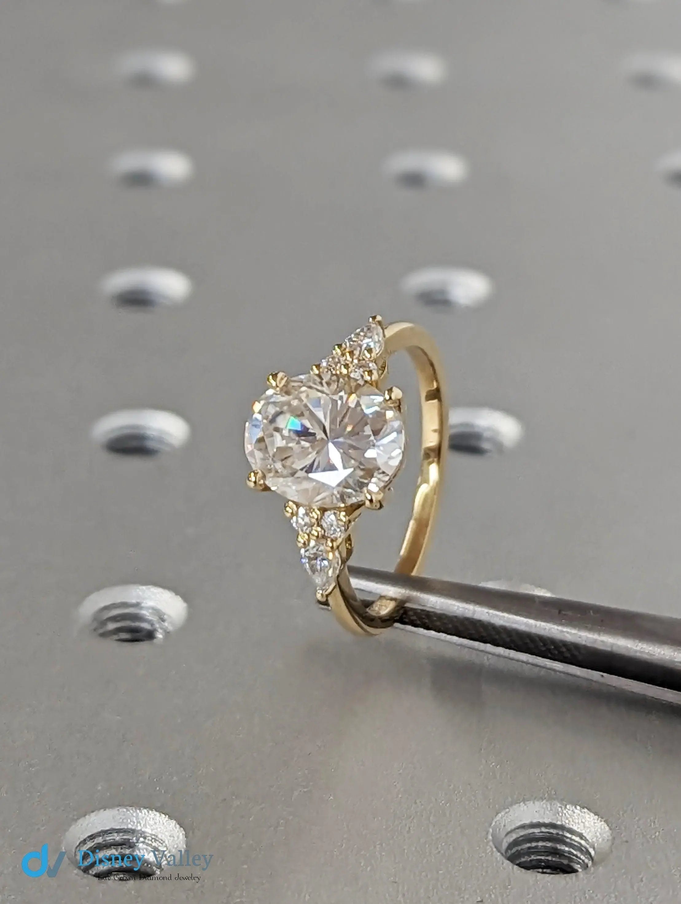 Unique 2.5ct Oval Lab Diamond Luxury 18K Yellow Gold Engagement Ring - DisneyValley