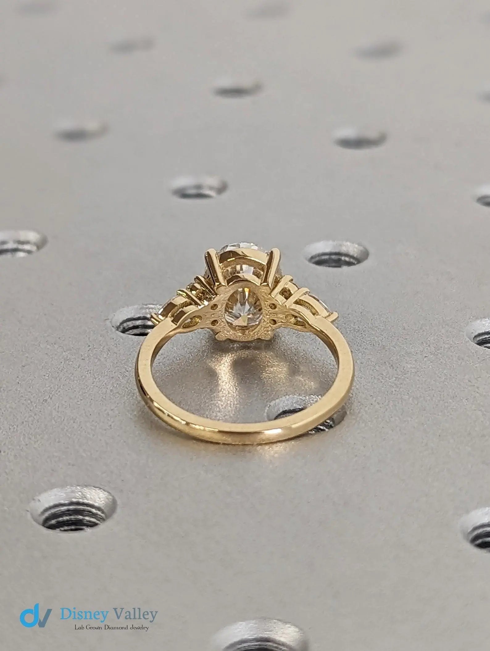 Unique 2.5ct Oval Lab Diamond Luxury 18K Yellow Gold Engagement Ring - DisneyValley