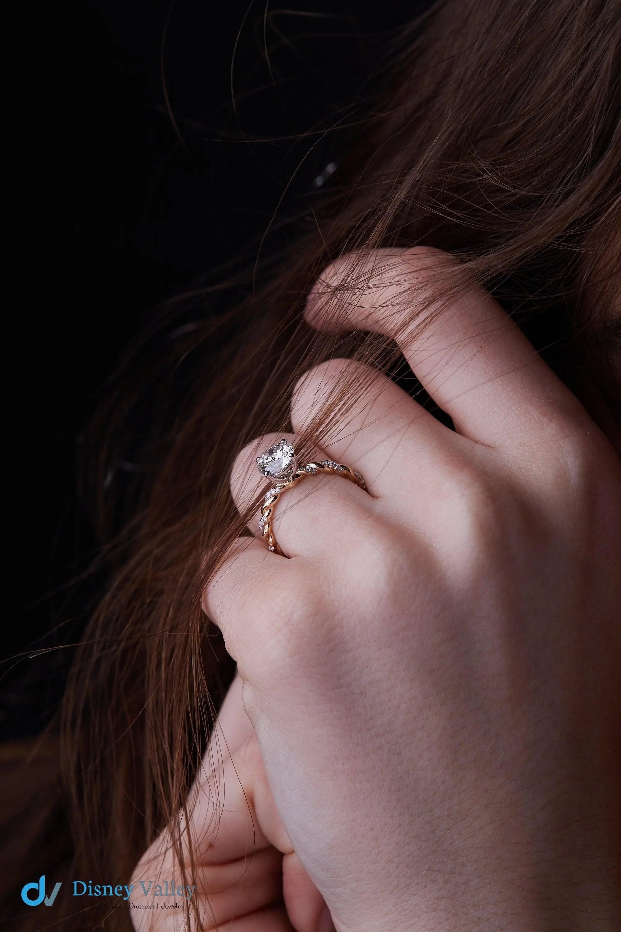 Round Brilliant Cut 1.50ct Lab-Grown Diamond Twisted Engagement Ring - DisneyValley