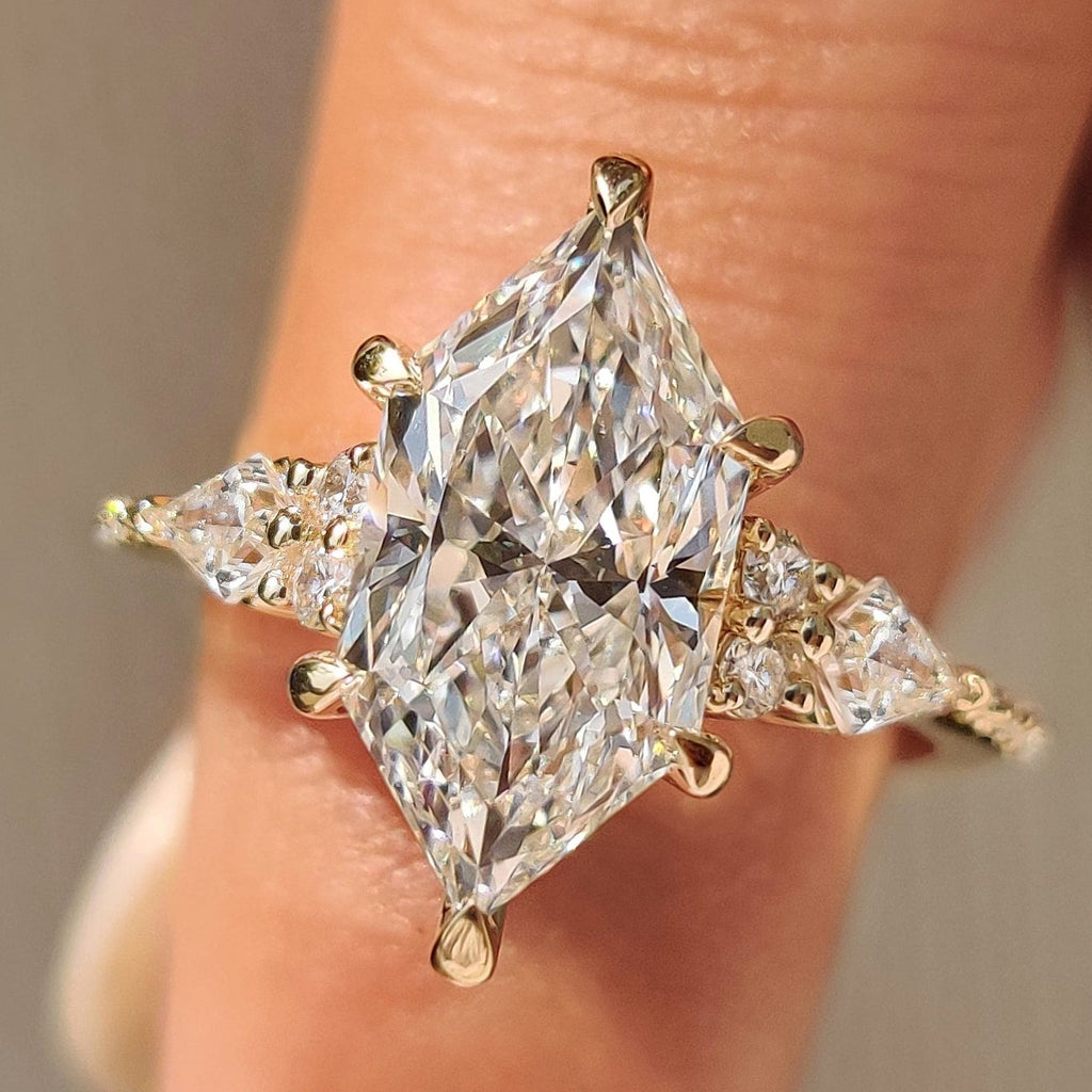 Dutch Marquise Ring with Kite and Round Side Stones