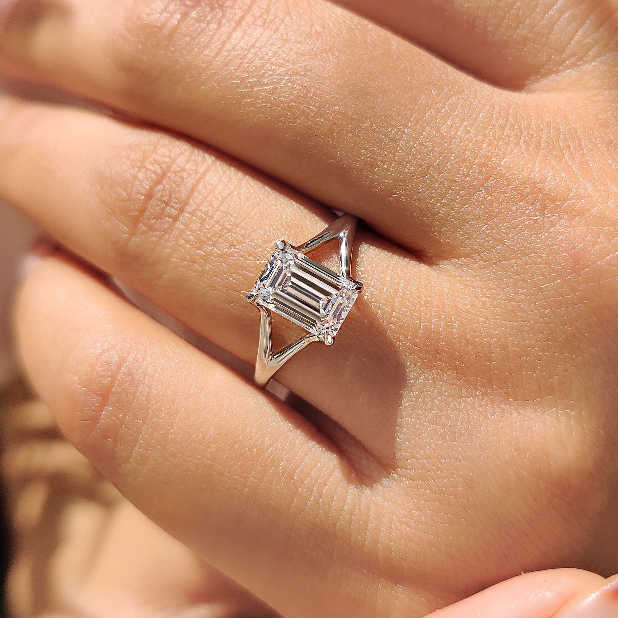 Emerald Cut Engagement Ring In Solitaire Style Immagine secondaria del prodotto