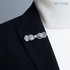 Late Edwardian/Art Deco shining European-cut Diamond Bow Brooch
