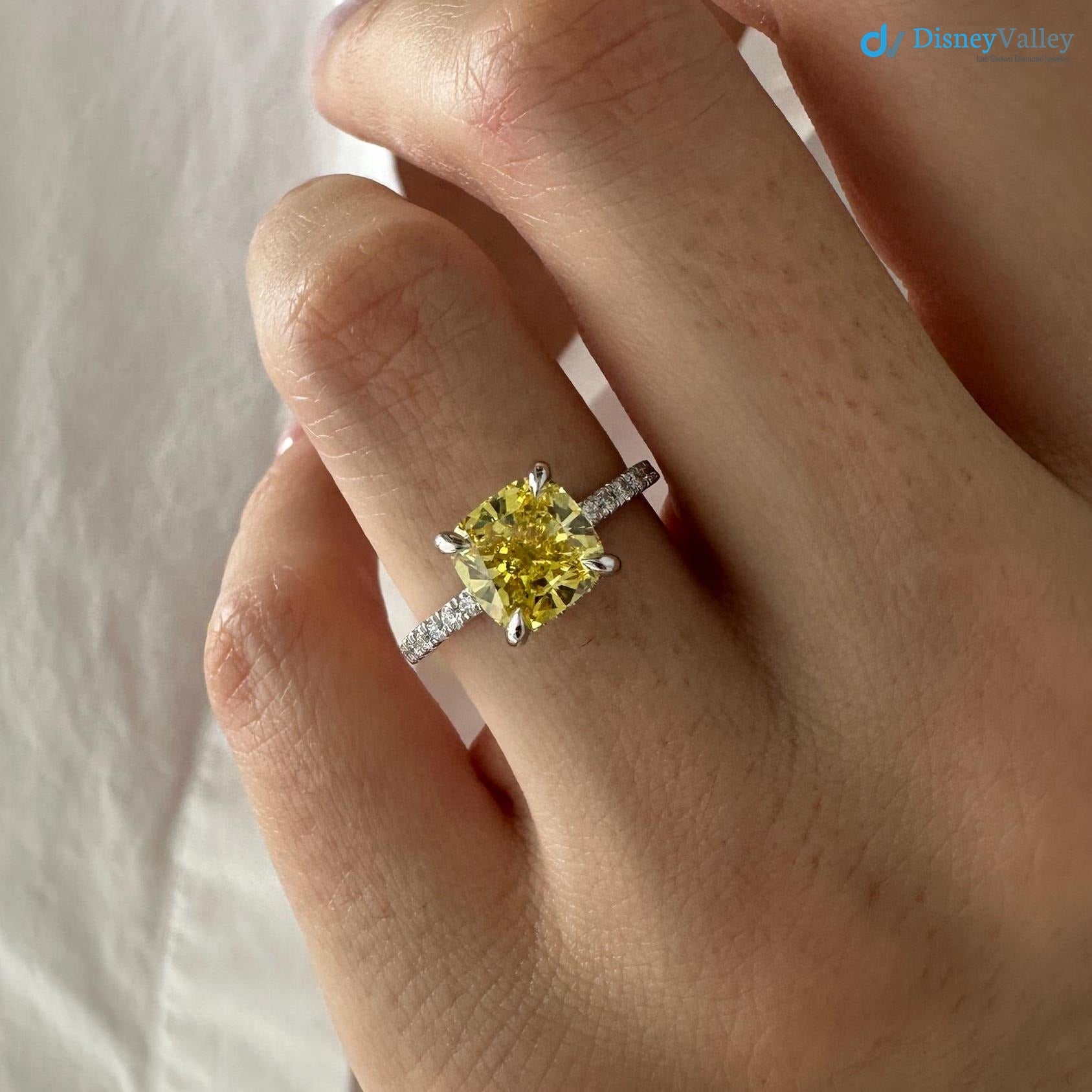 2 Carat Cushion Fancy Yellow Lab Grown Diamond Engagement Ring - DisneyValley  Image principale du produit