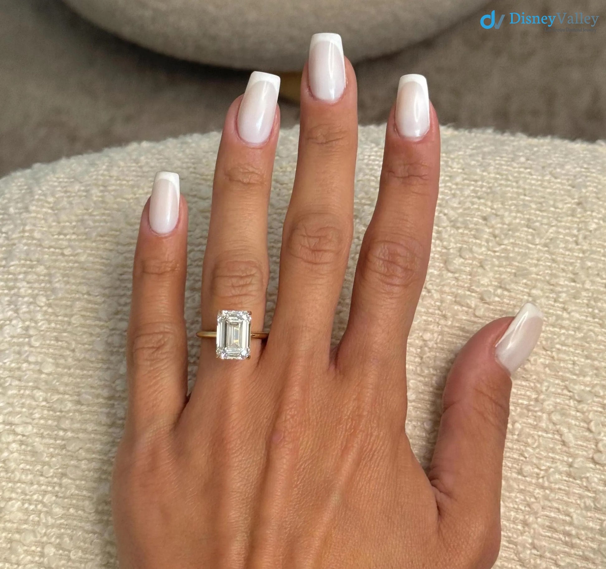 Dreamy 3.00 Carat D-VVS2 Emerald Cut Lab Grown Diamond Solitaire Ring - DisneyValley 