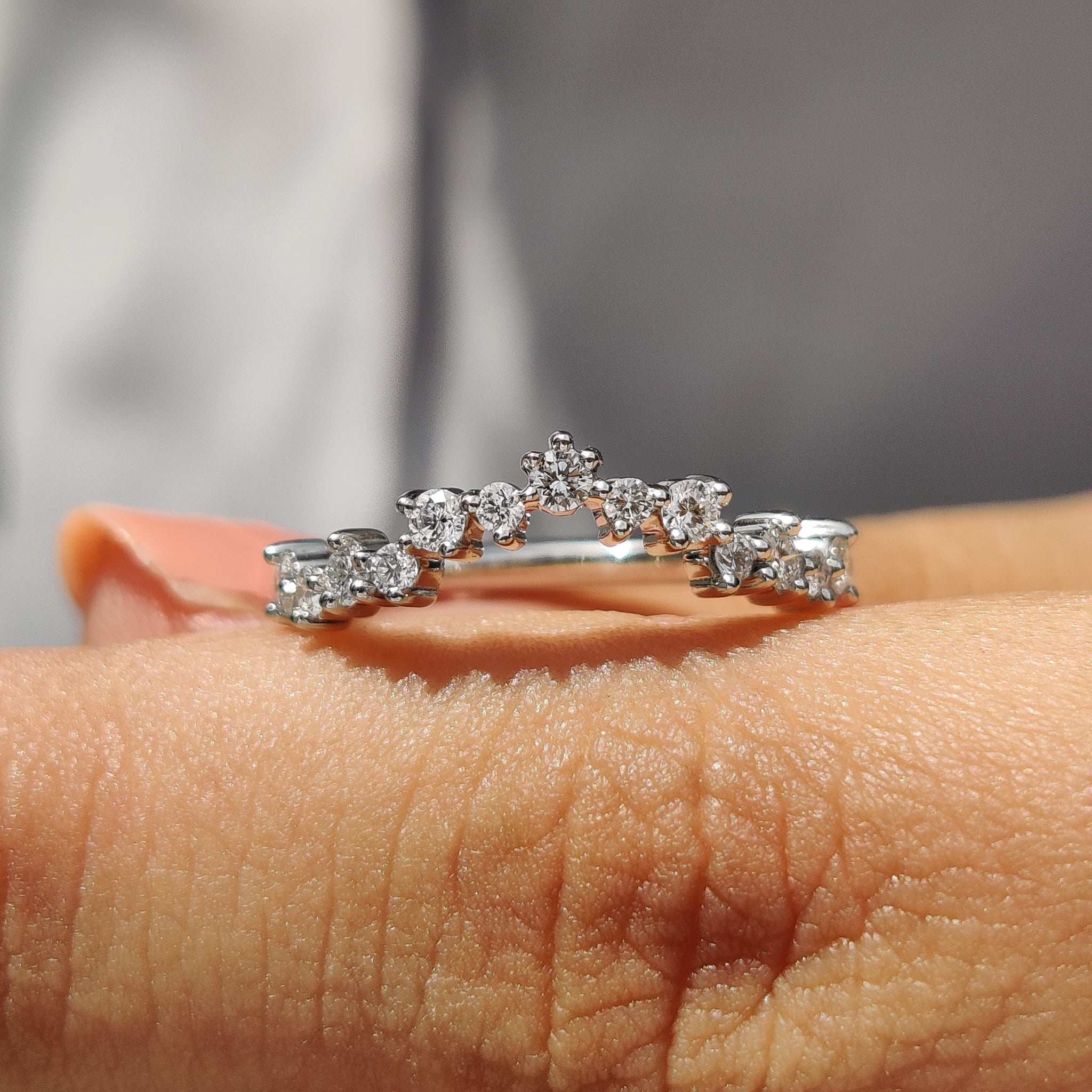 Curved Diamond Band With Round Cut