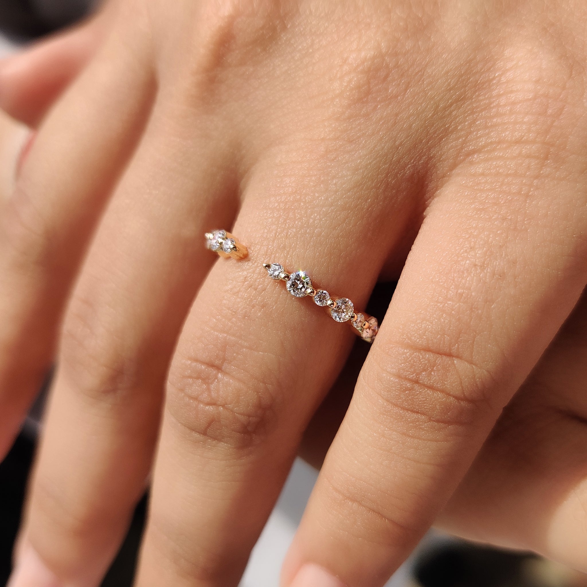 Round Diamond Open Gap Shared Prong Diamond Band Image secondaire du produit