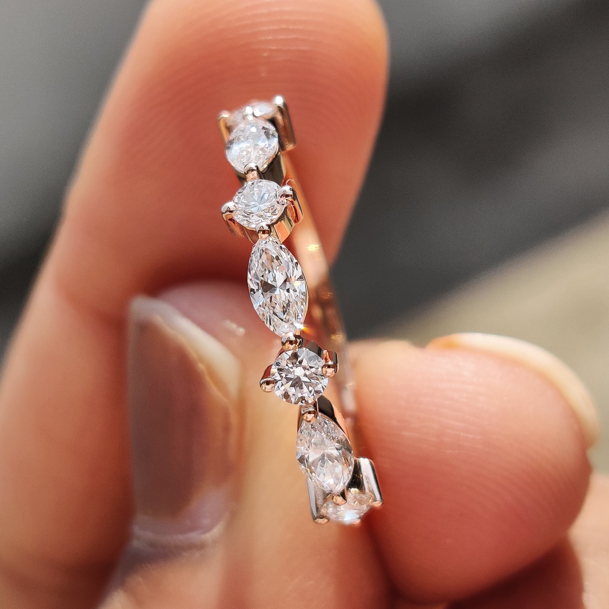 Round And Marquise Wedding Band In Half Eternity Image principale du produit
