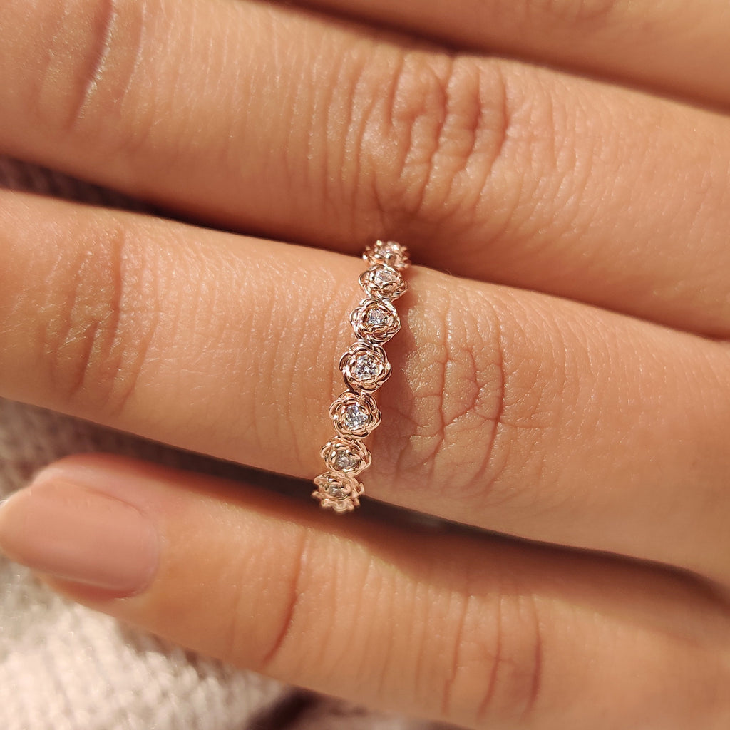 Round Diamond Nature Inspired Wedding Band in Flower Design